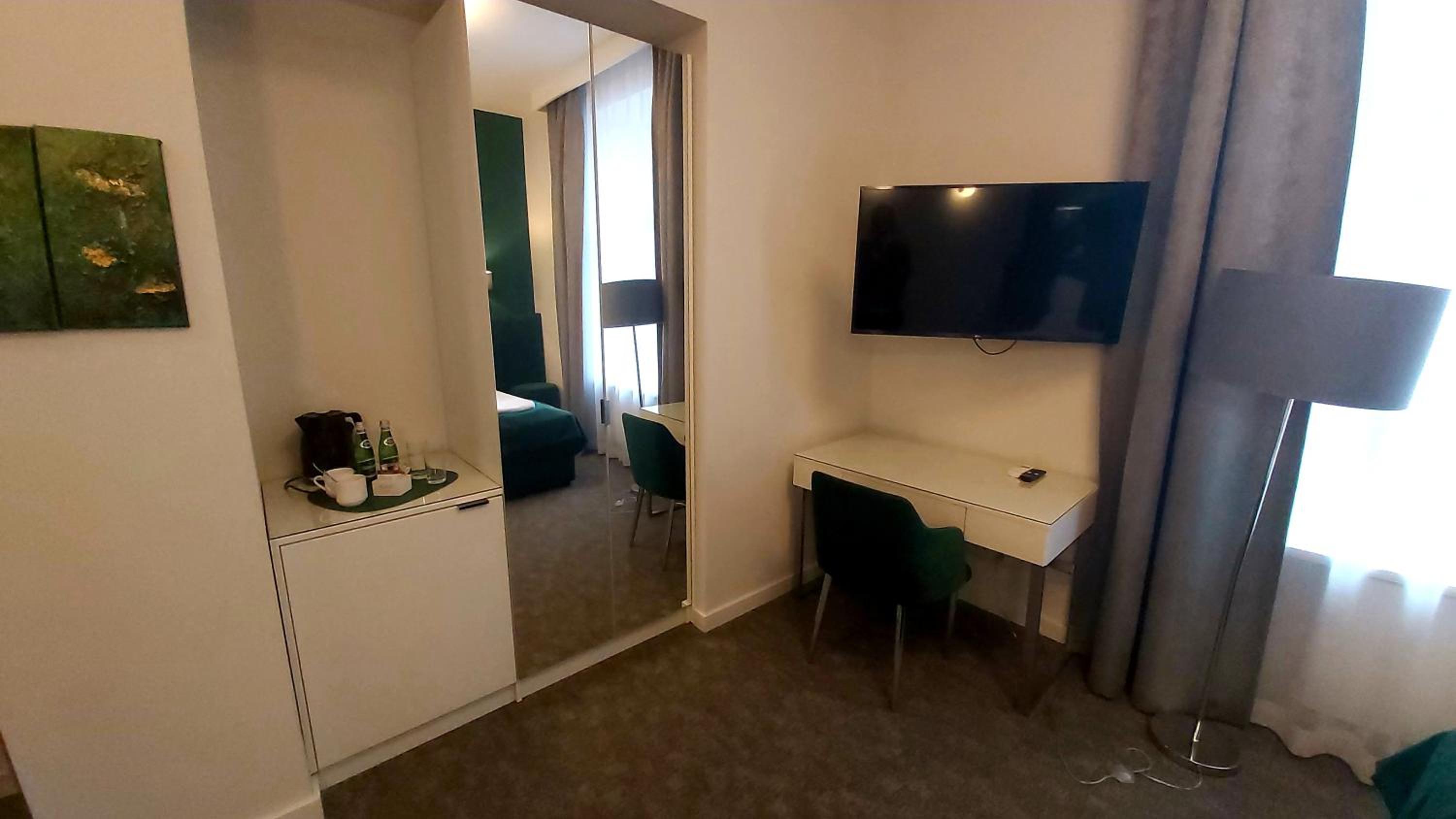 Double or Twin Room - Disability Access - Photo 8