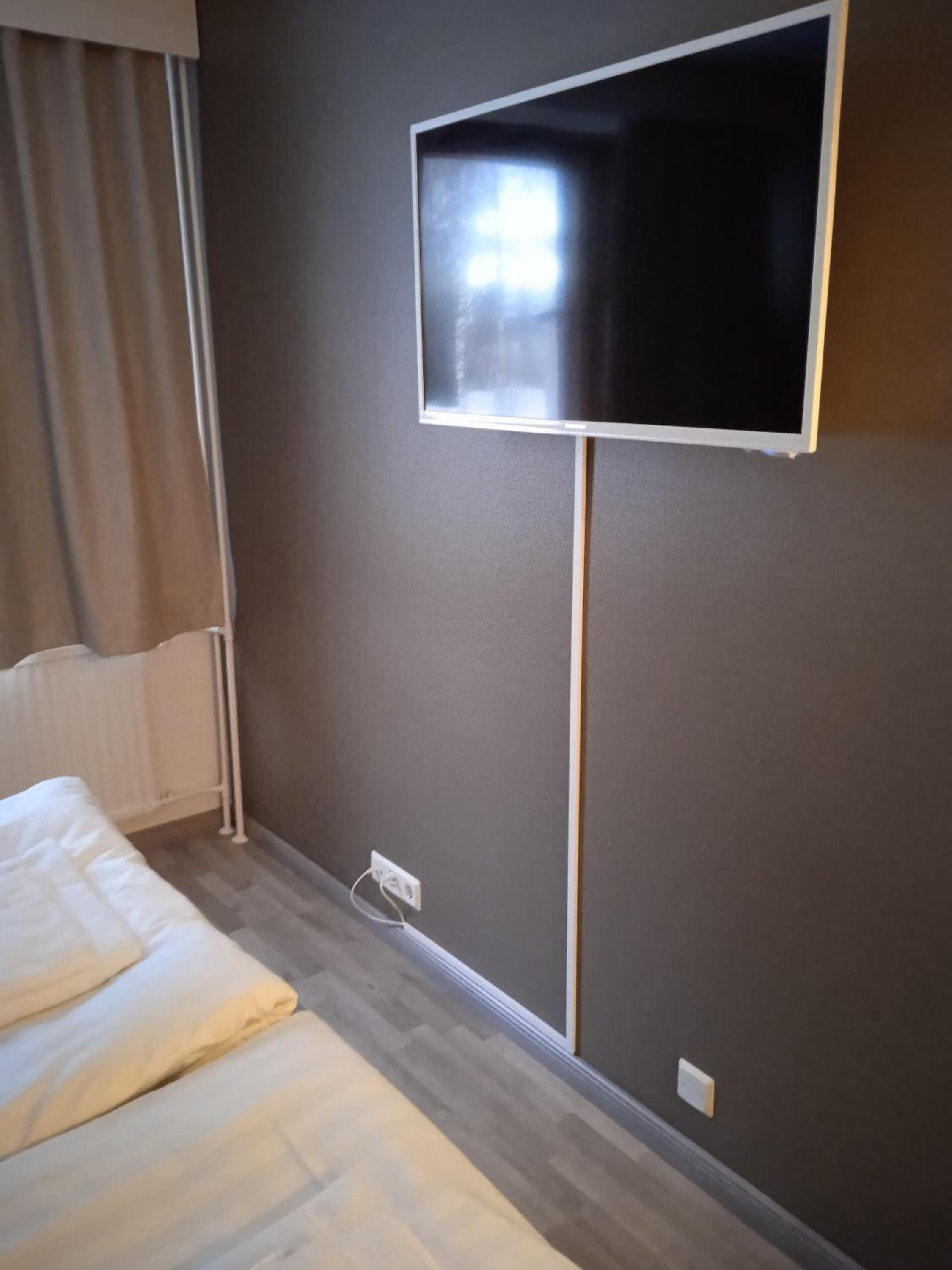 One-Bedroom Apartment - Photo 2