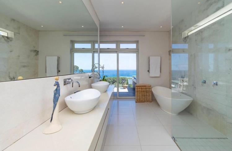 Deluxe Double Room with Balcony and Sea View photo 2