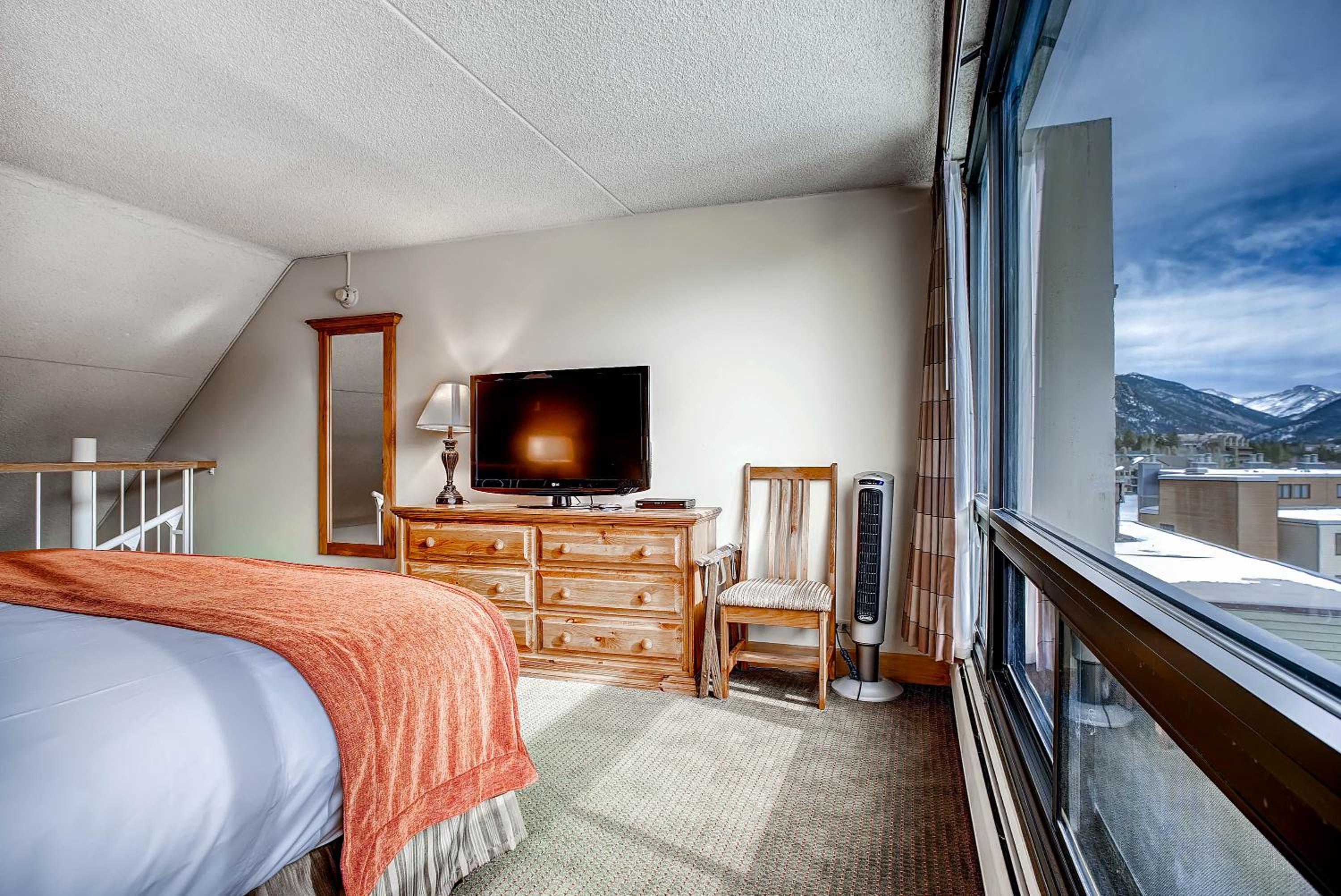 Loft Suite - Photo 11