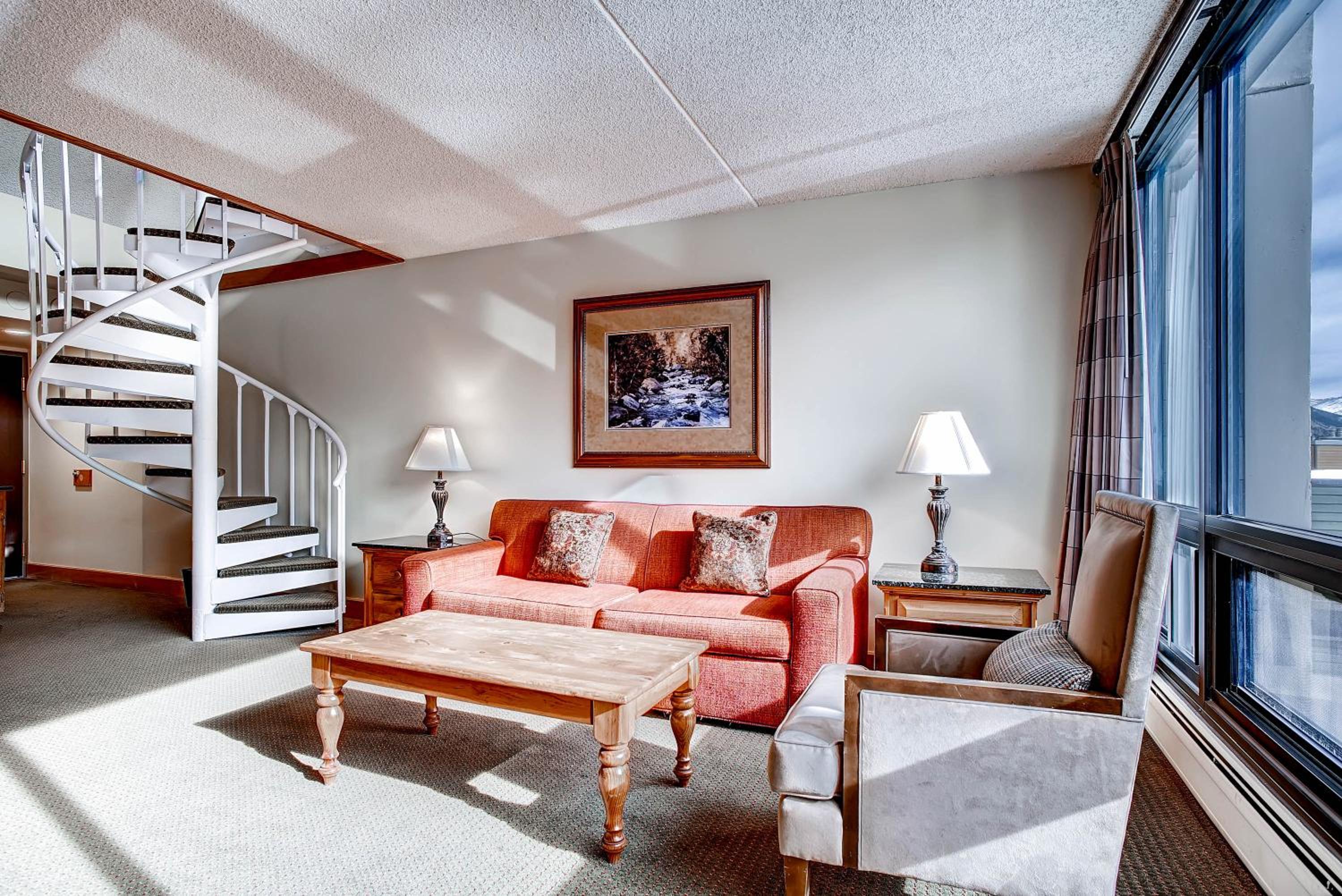 Loft Suite - Photo 3