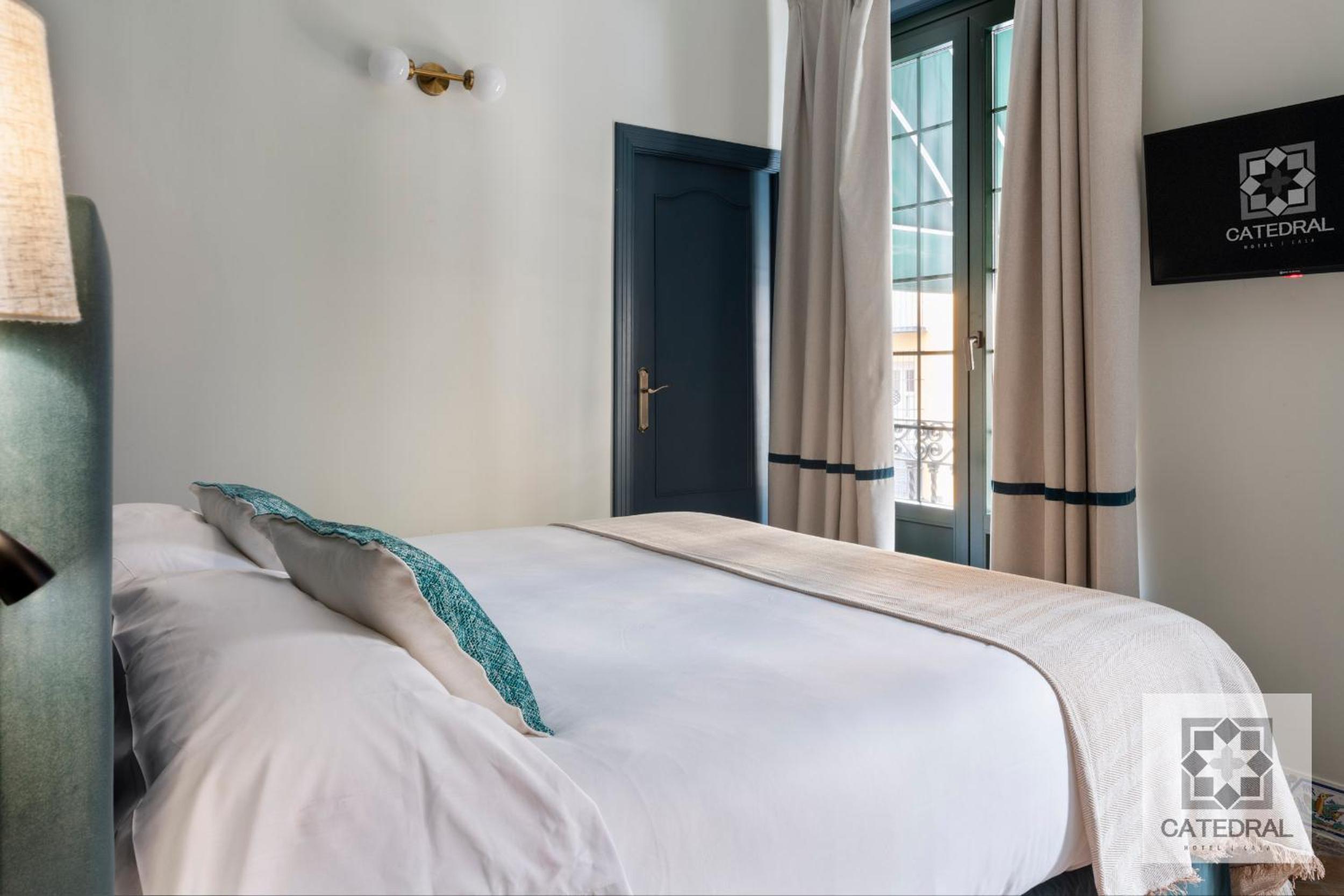 Deluxe King Room - Photo 3