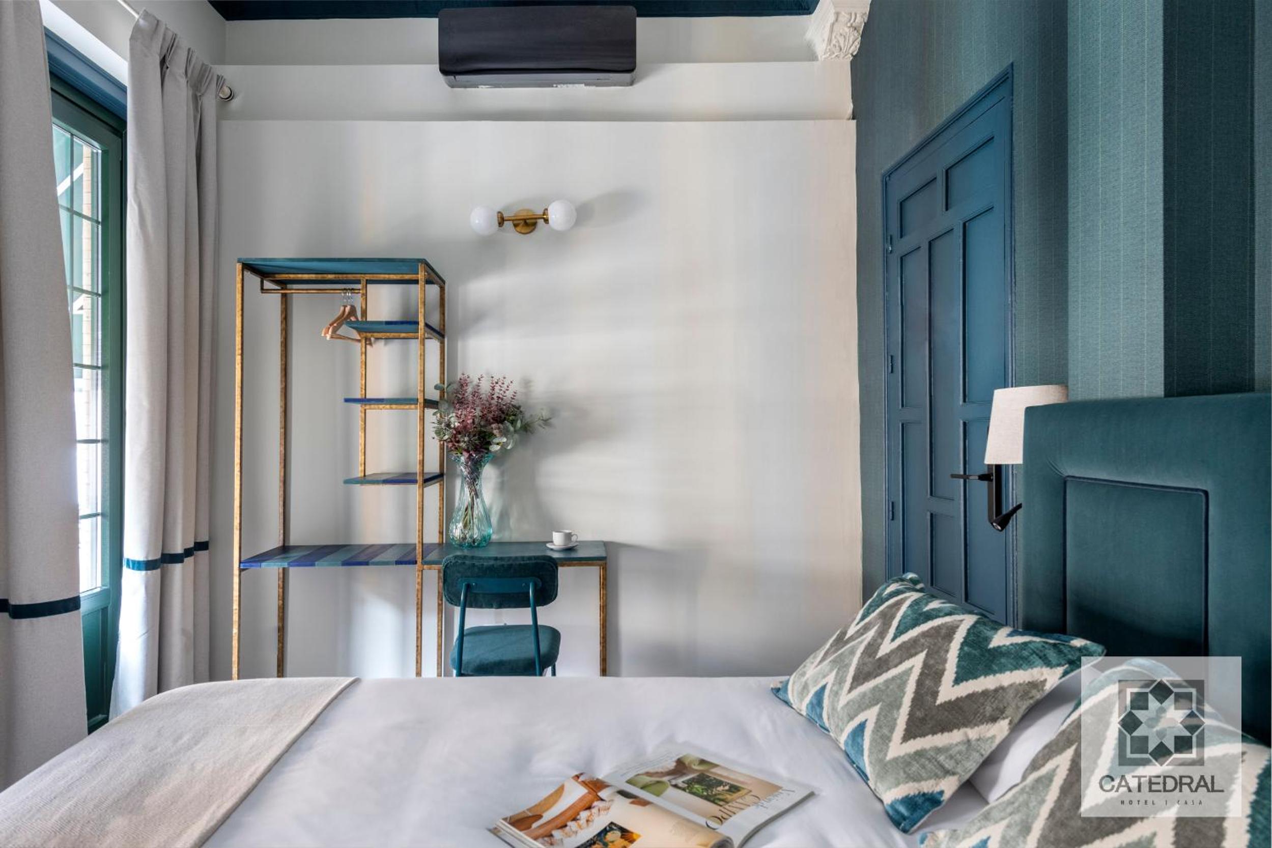 Deluxe King Room - Photo 1