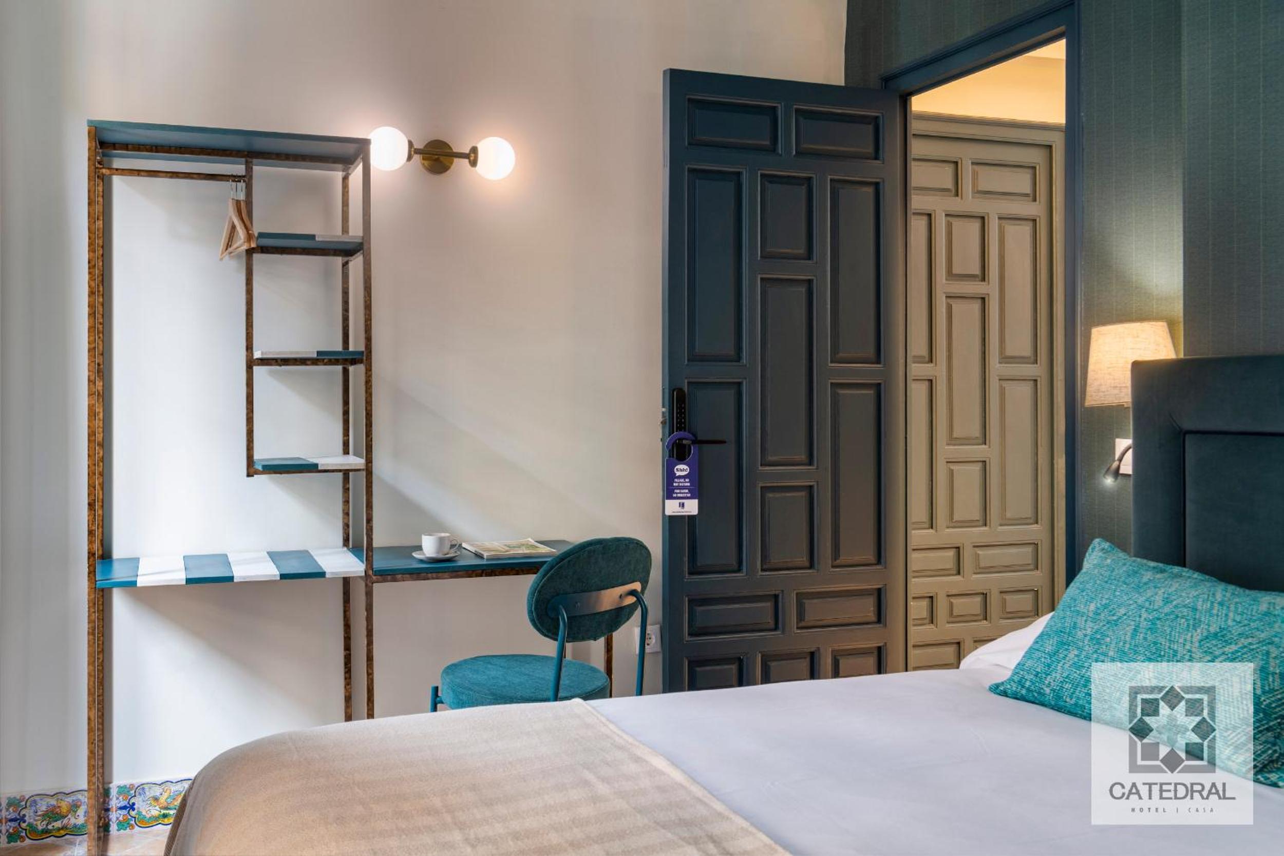 Deluxe King Room - Photo 2