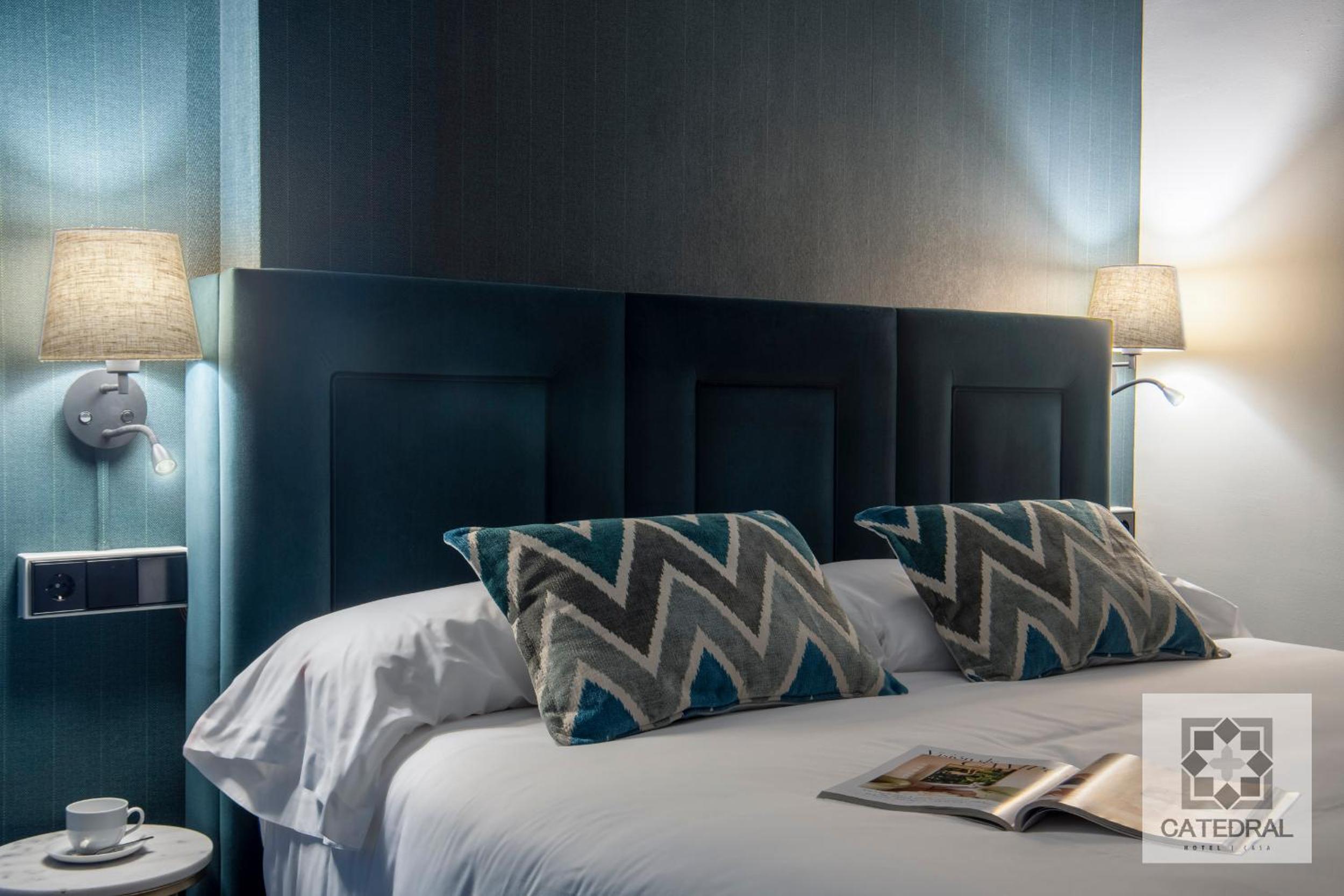Deluxe King Room - Photo 12