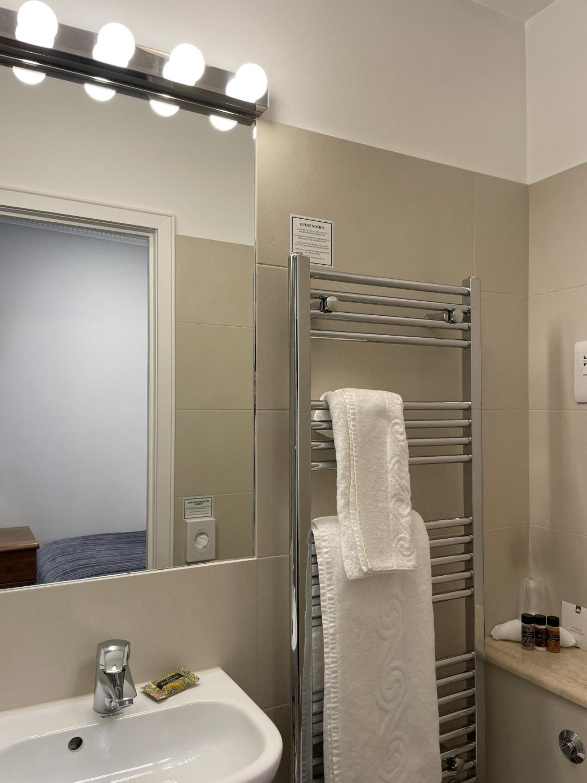 Small Single Room photo 3