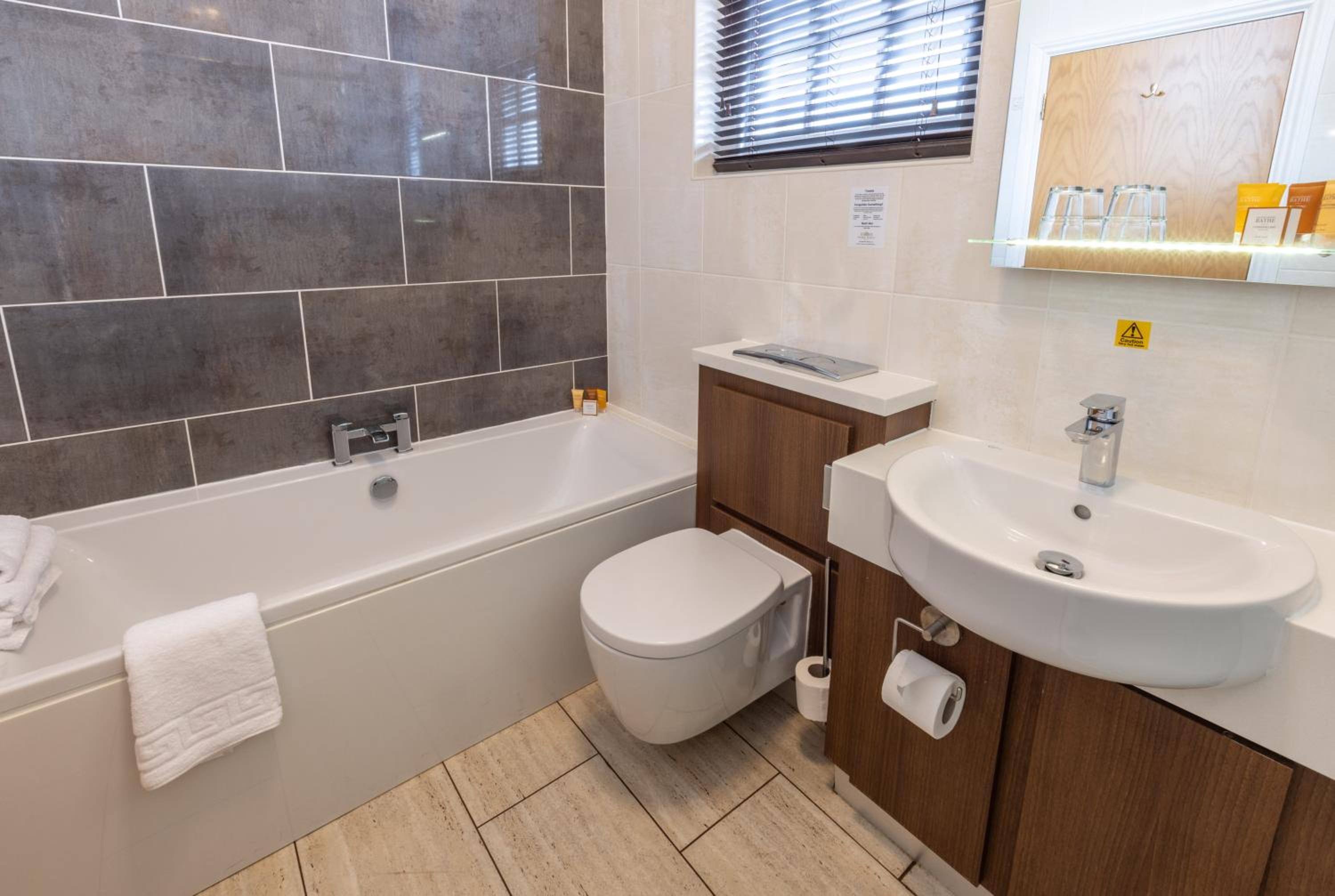 Suite - Photo 5
