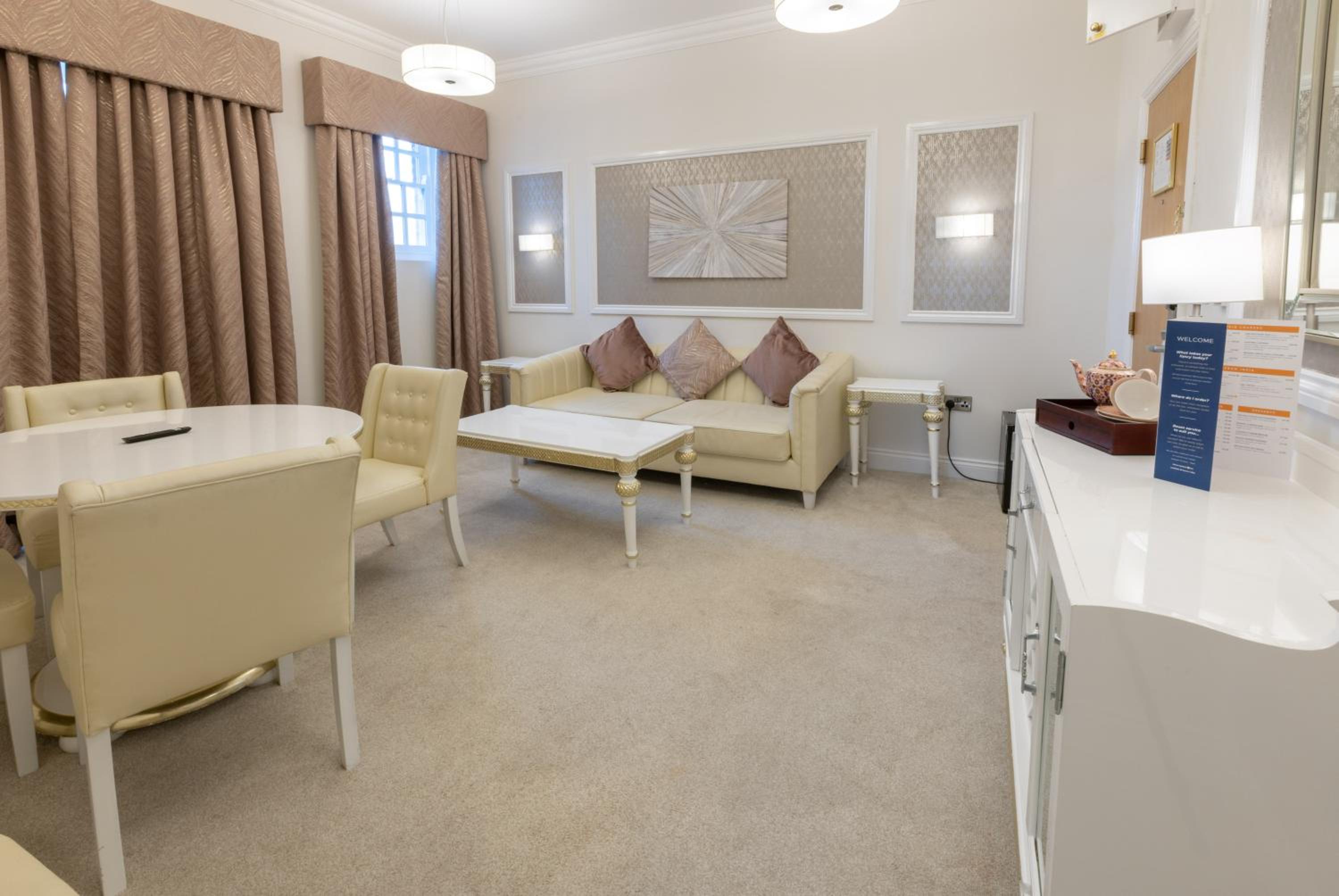 Suite - Photo 4