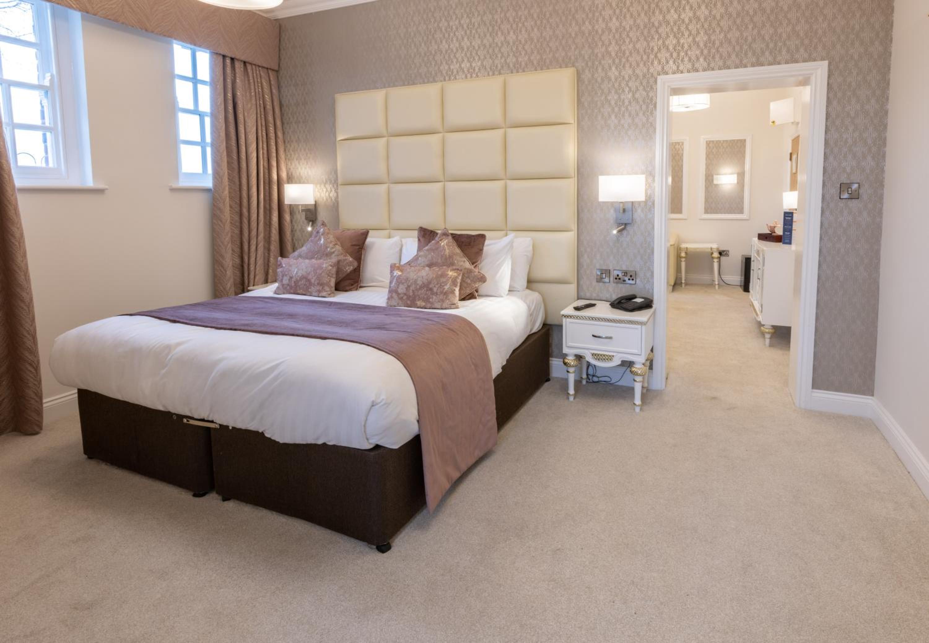 Suite - Photo 1