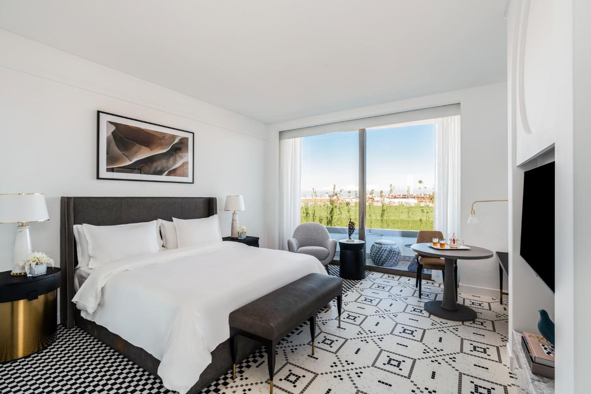 Fairmont King Room with Balcony and Ocean or City views - Photo 7