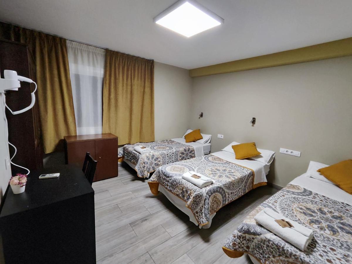 Triple Room with Shared Bathroom photo 3
