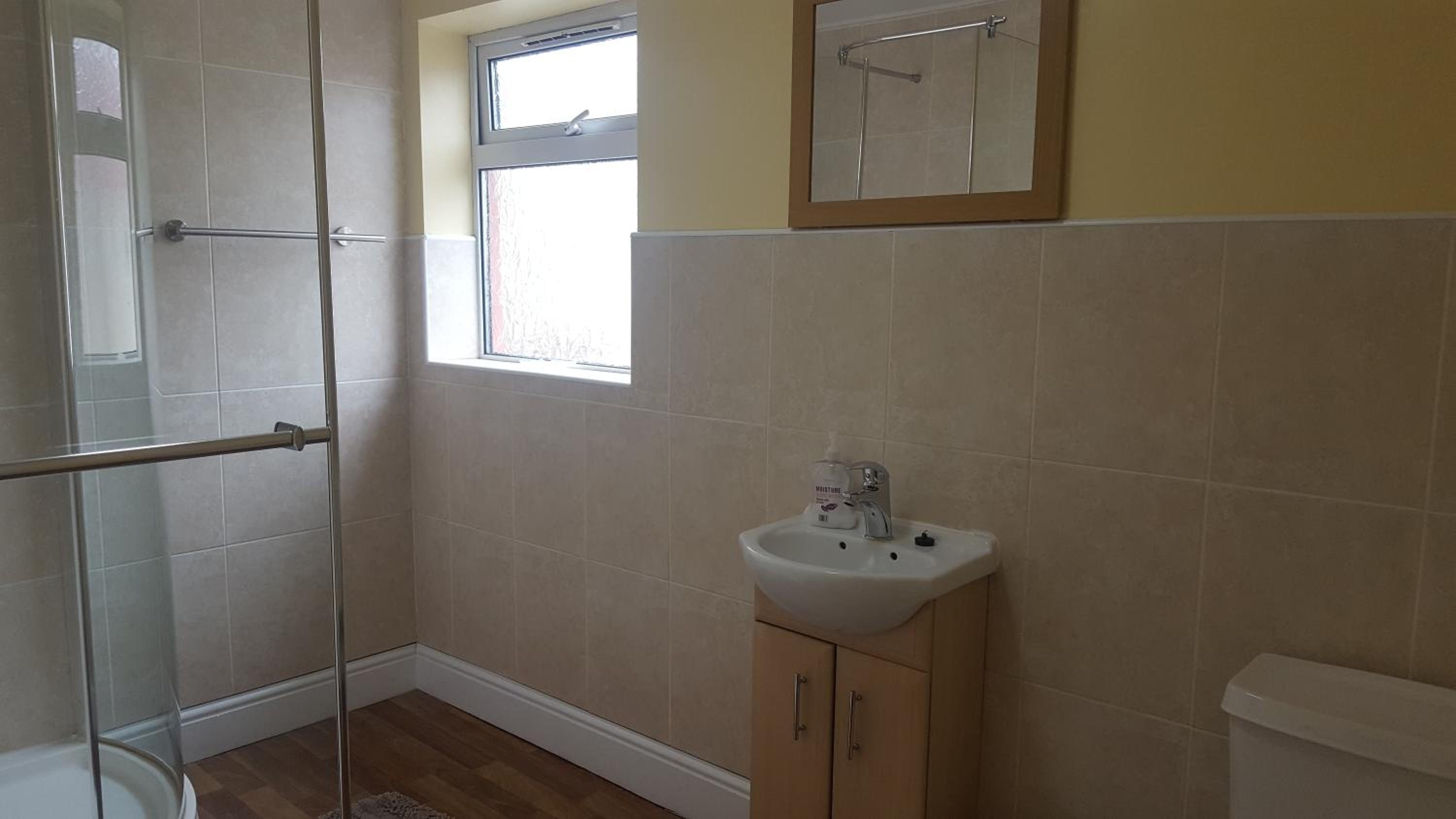 Double Room with Private Bathroom - Photo 8
