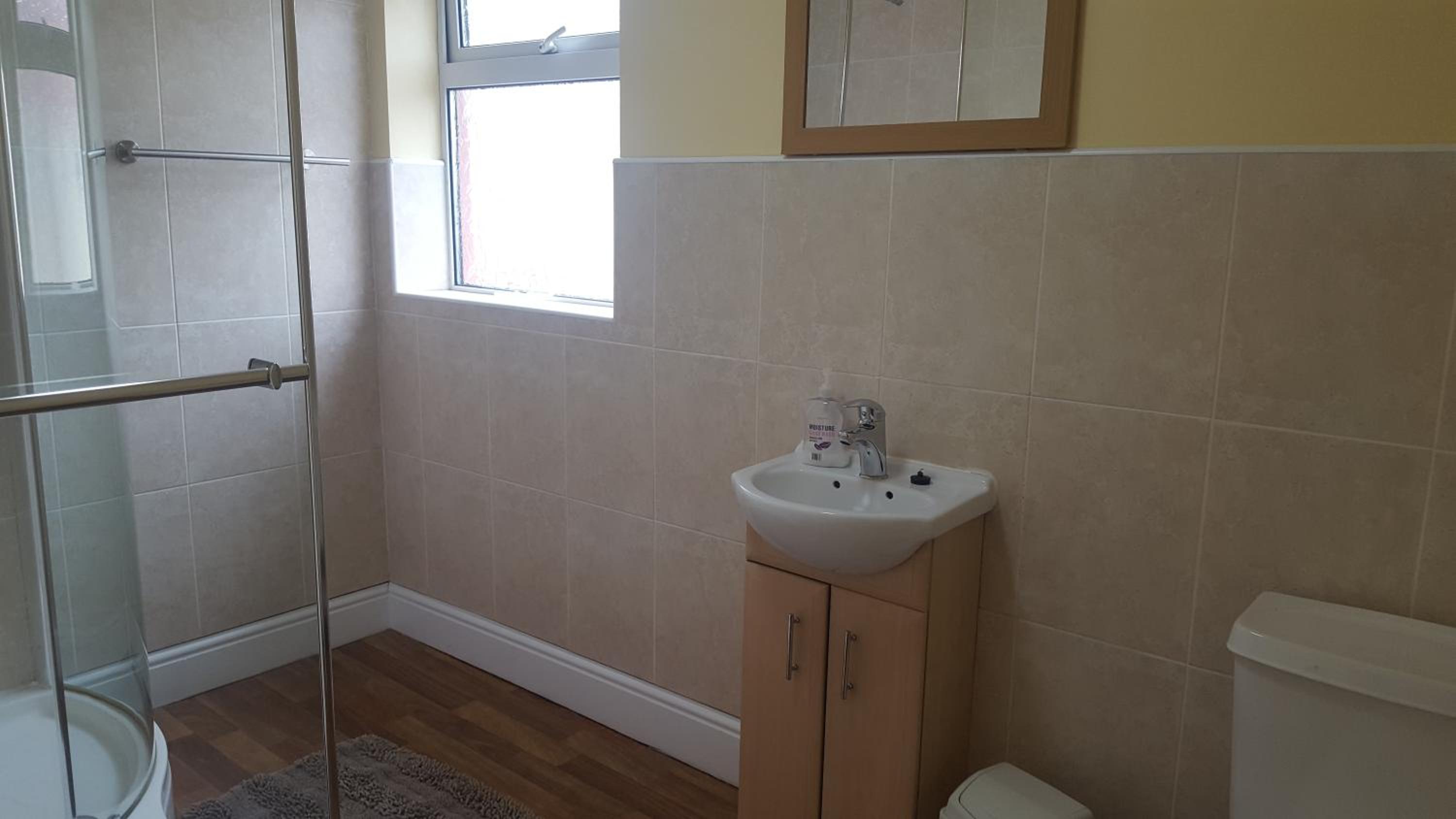 Double Room with Private Bathroom - Photo 7