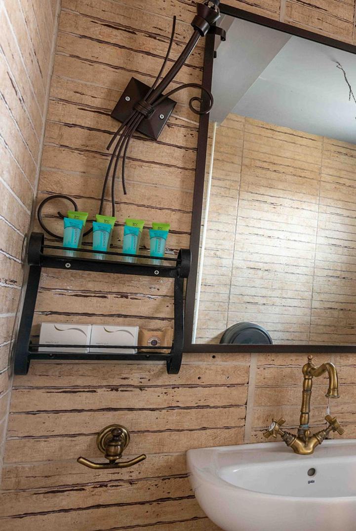 Superior Suite - Photo 15