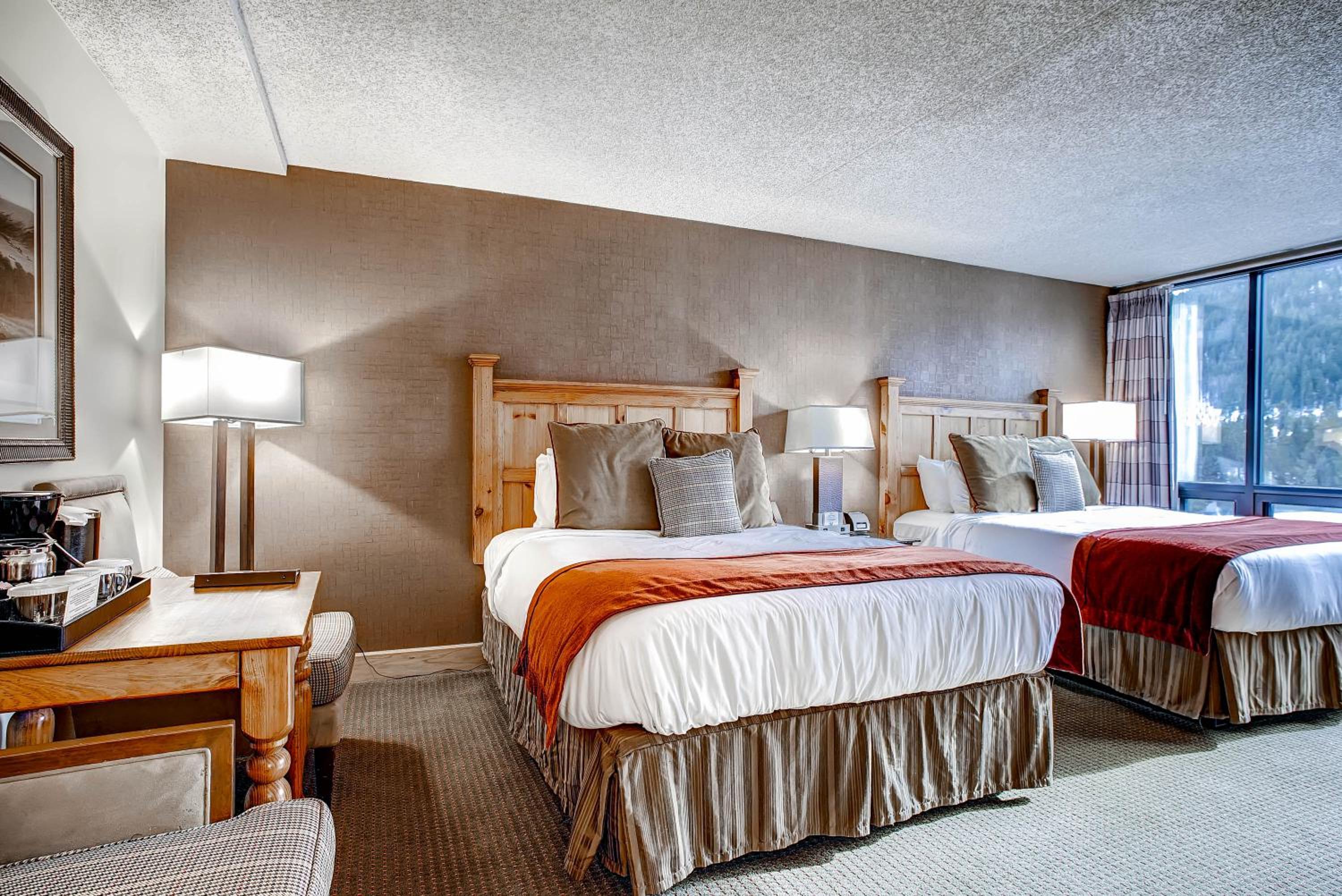 Lodge Queen Room - Photo 6