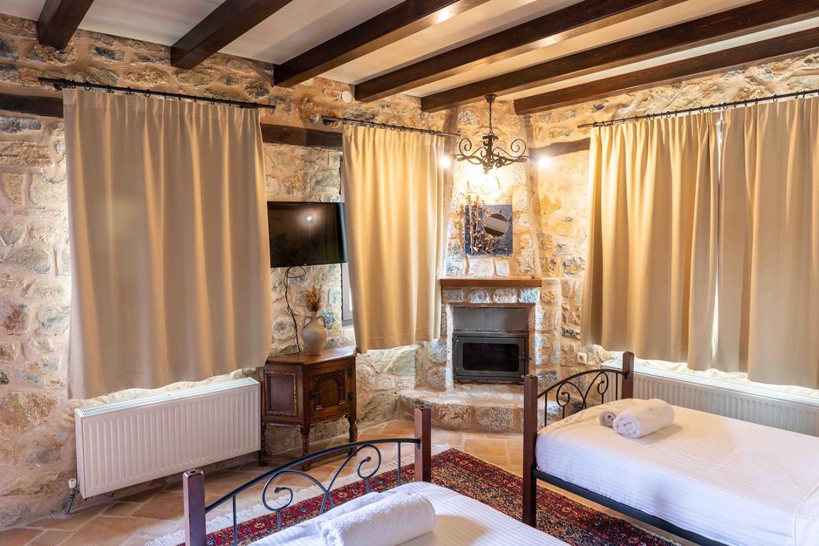 Deluxe Suite - Photo 12