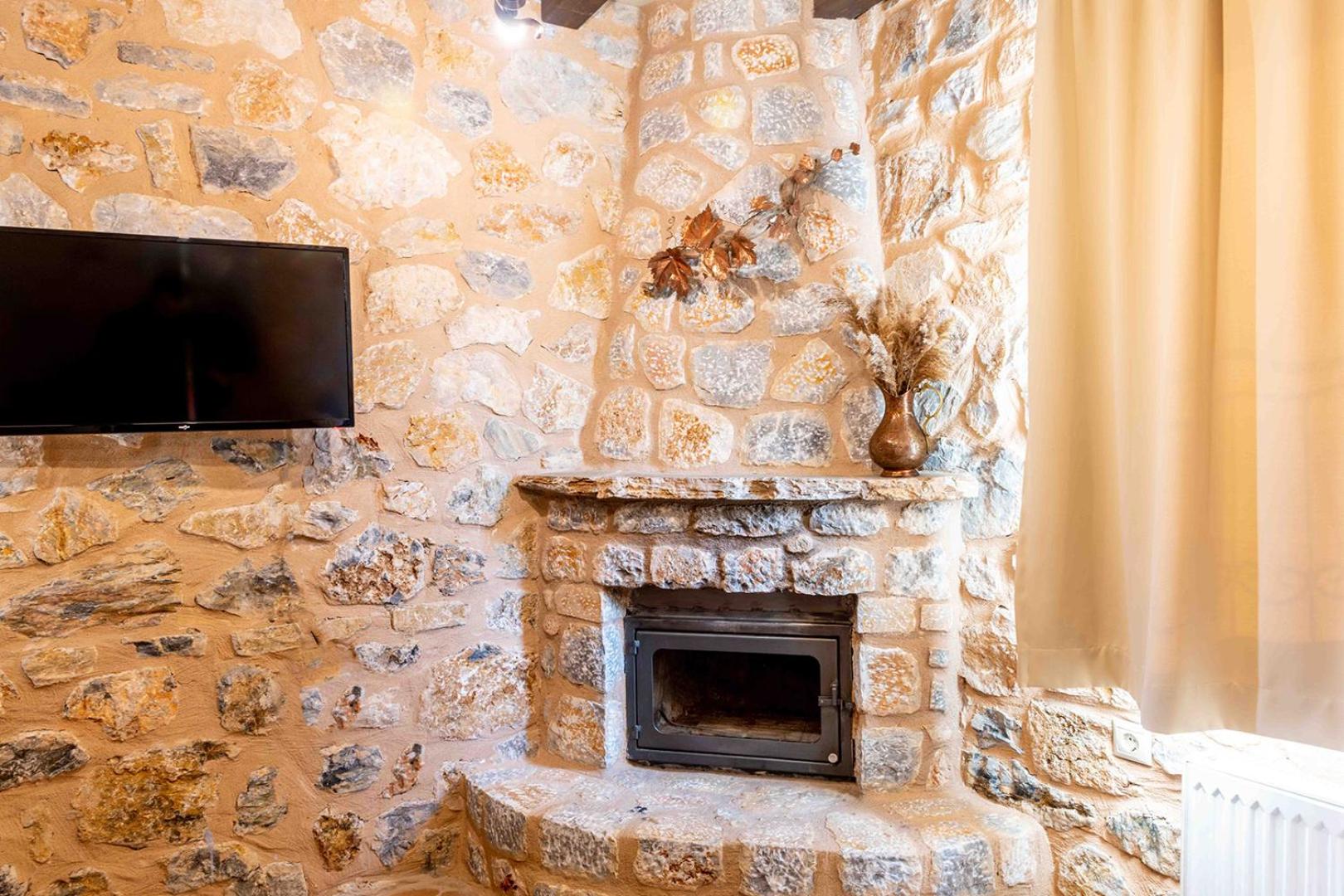 Deluxe Suite - Photo 6