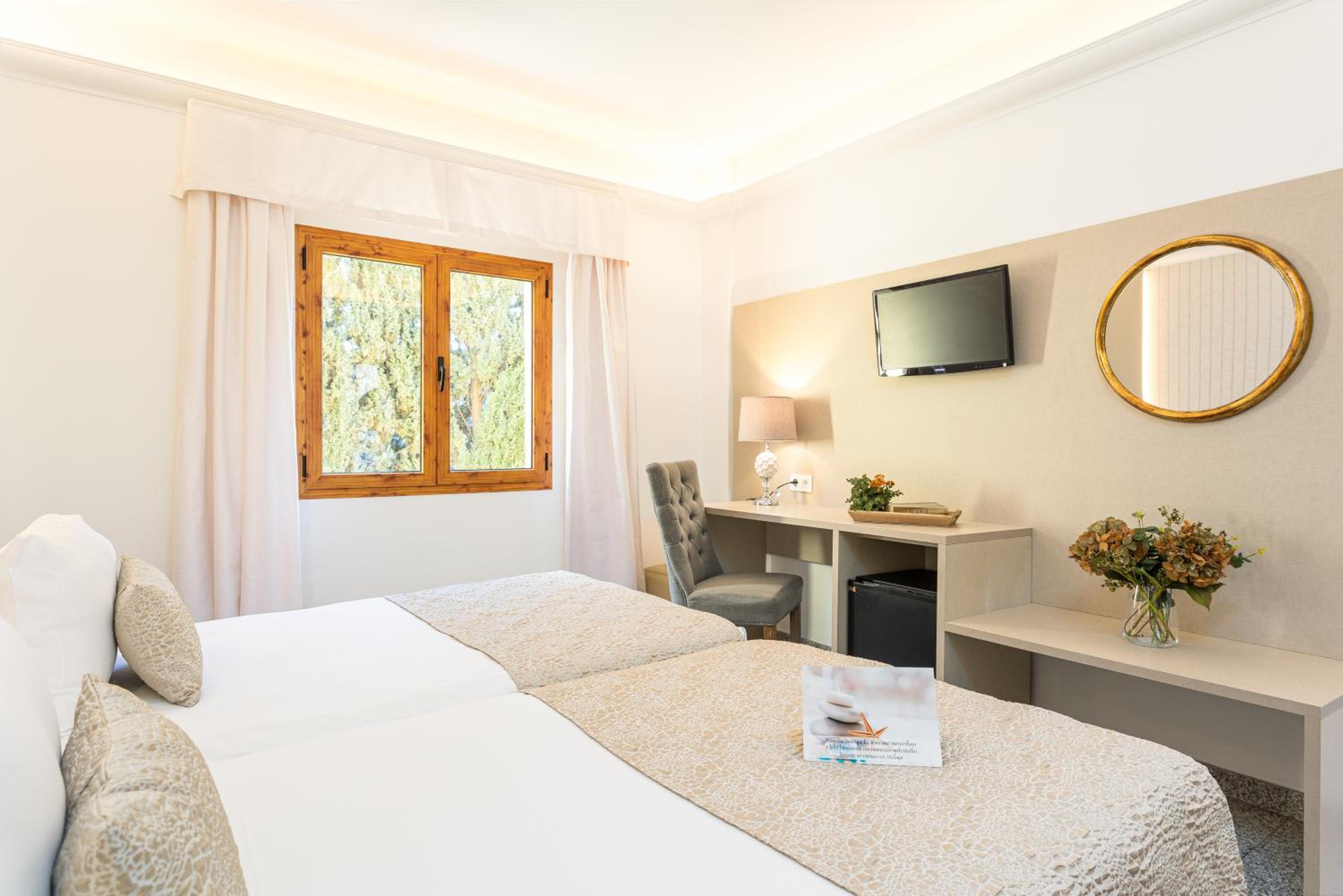 Twin Room - Photo 5