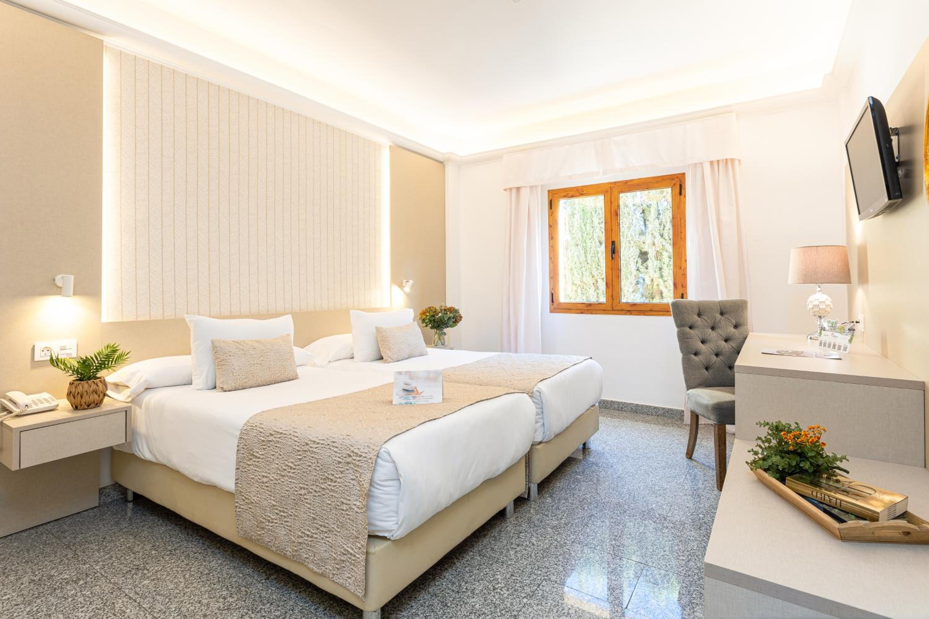 Twin Room - Photo 1