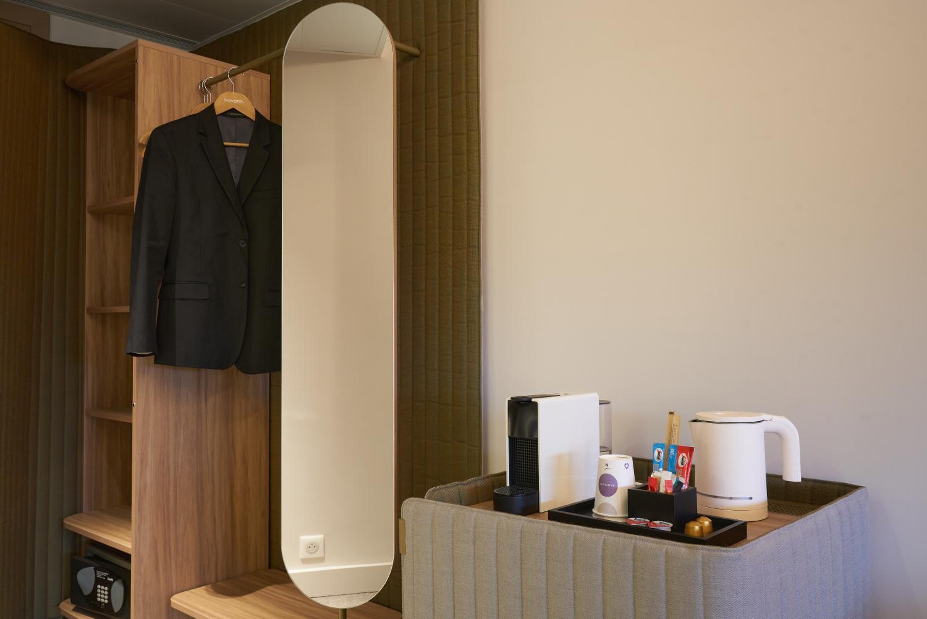 Executive Room with One Double Bed and One Single Sofa Bed  - Photo 1