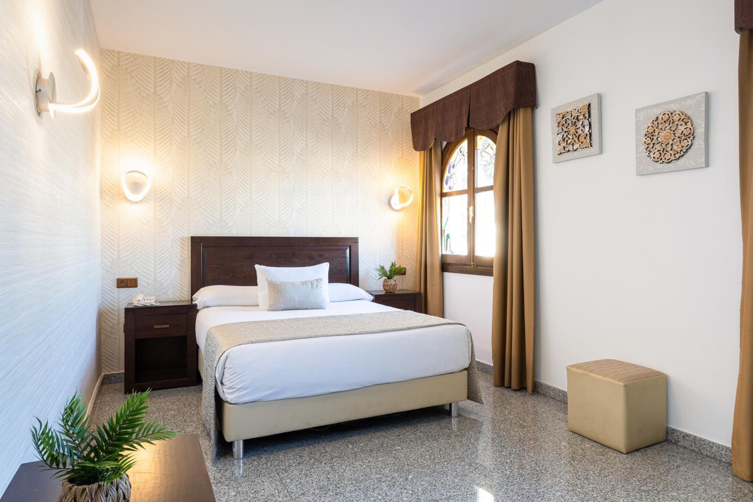 Double Room - Photo 7