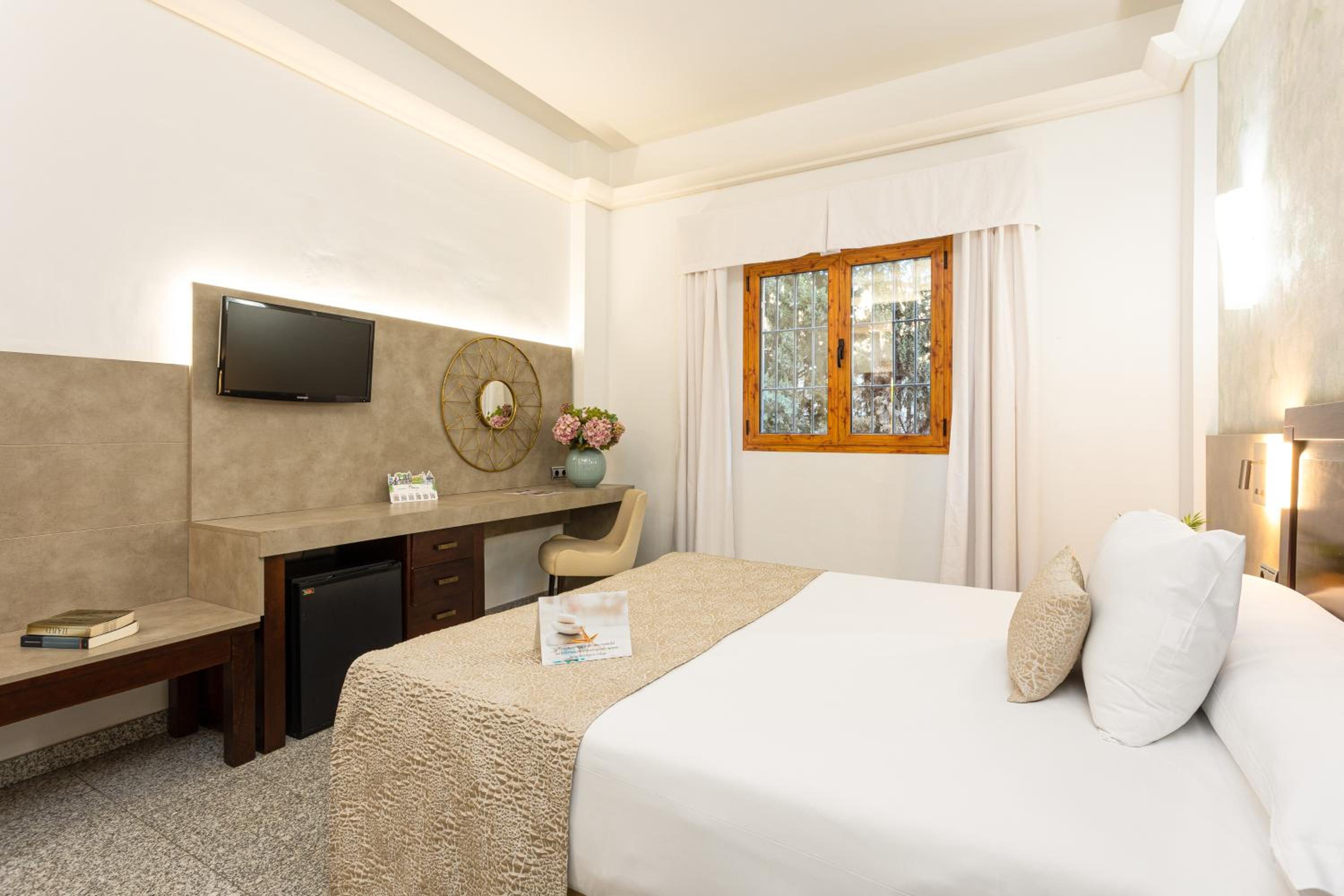 Double Room - Photo 11
