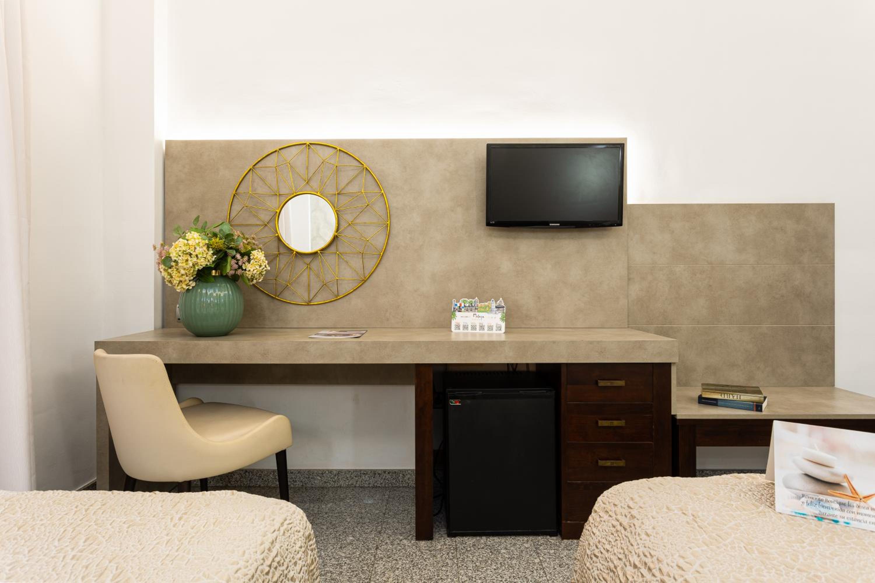 Family Room - Photo 7