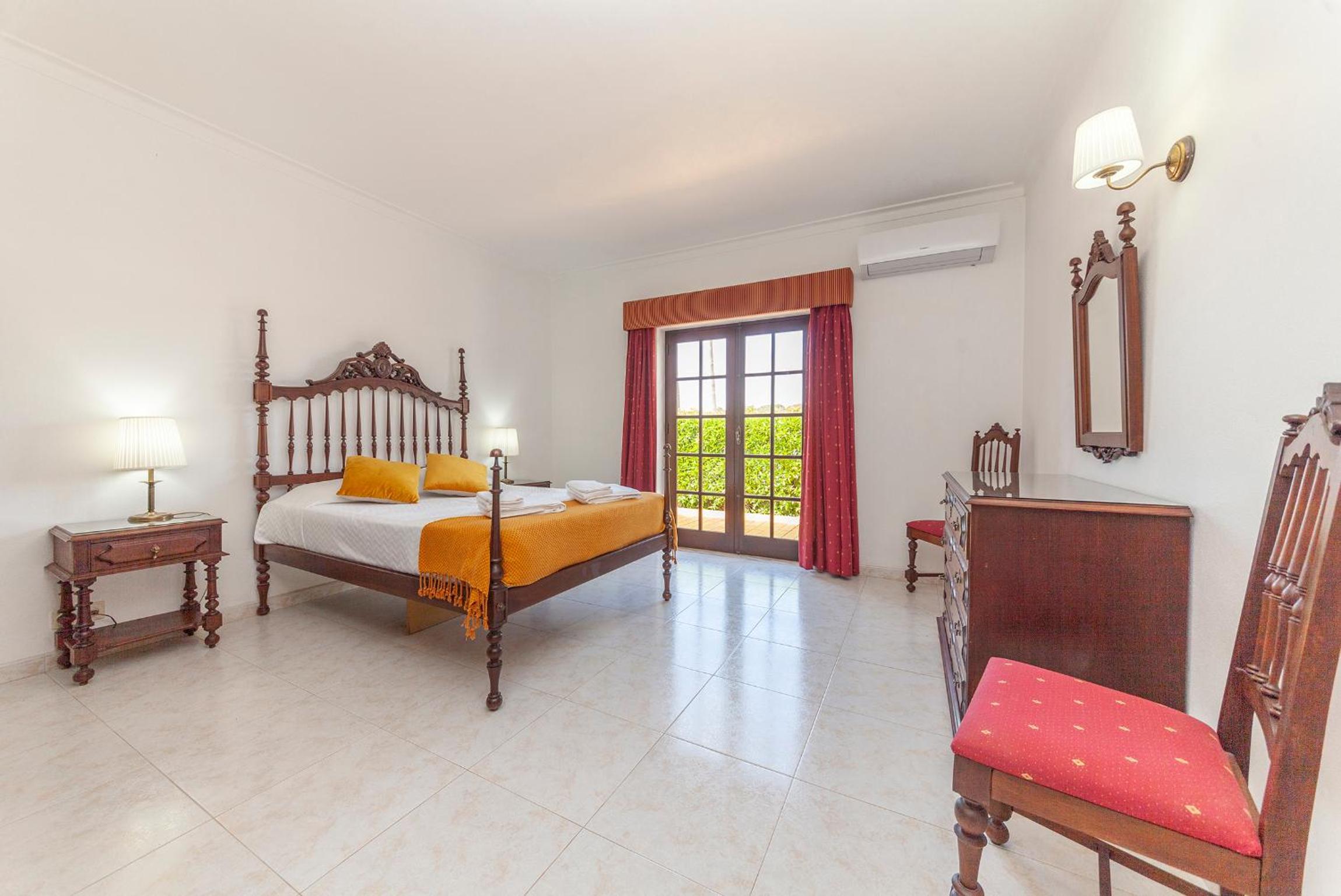 Double Room with Shared Bathroom photo 2