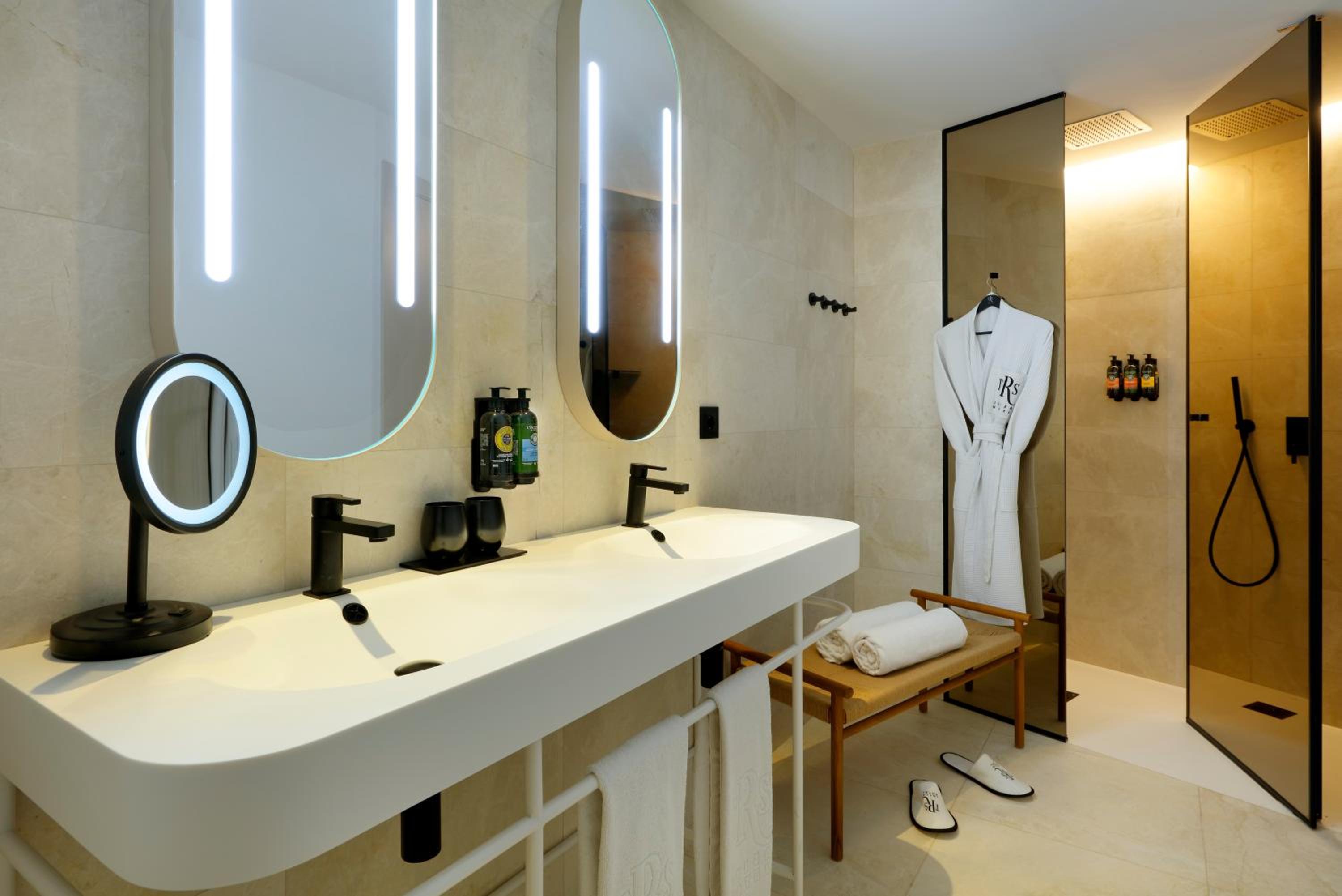 Signature Level - Rooftop Jacuzzi Terrace Junior Suite thumbnail 5