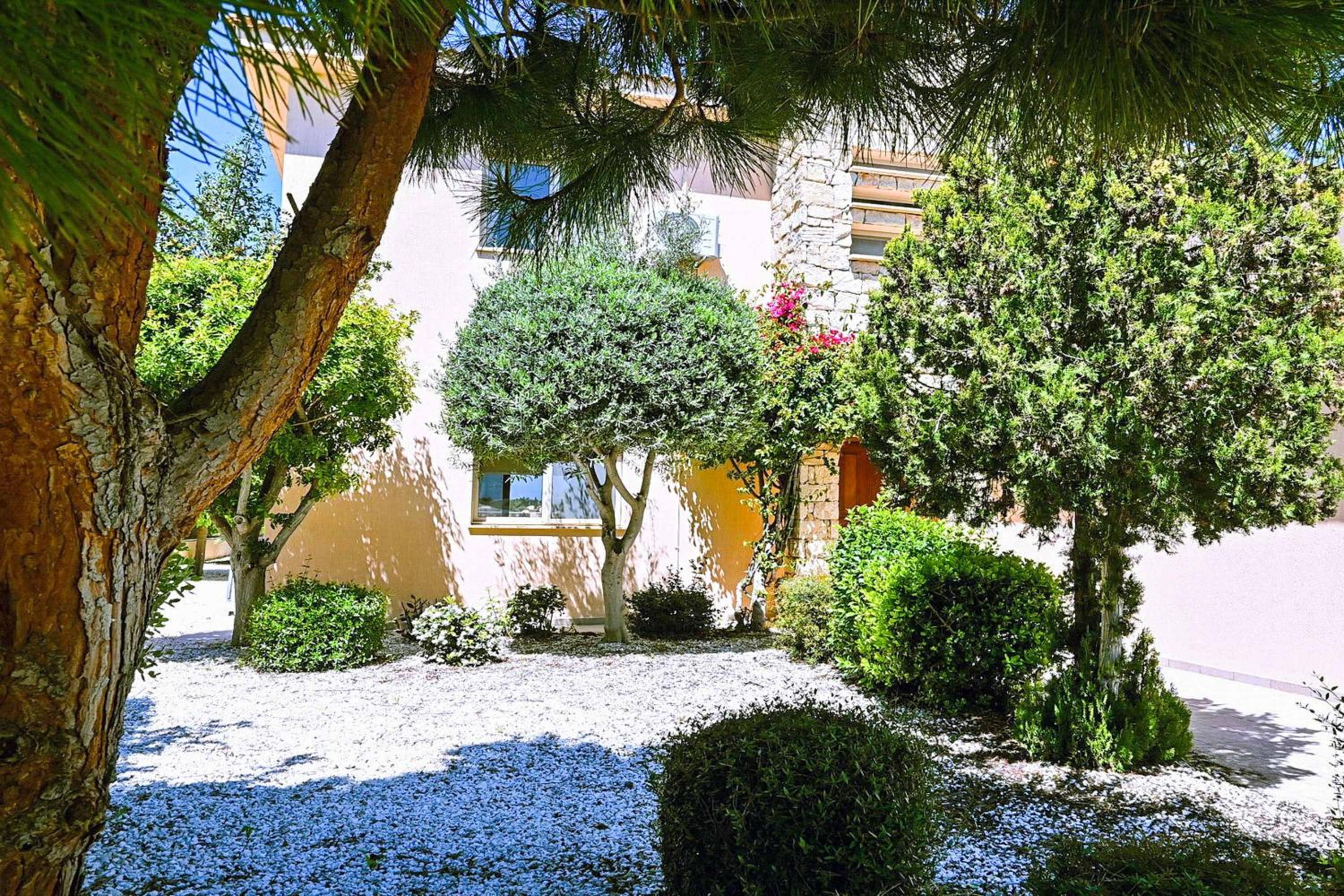 Villa photo 2
