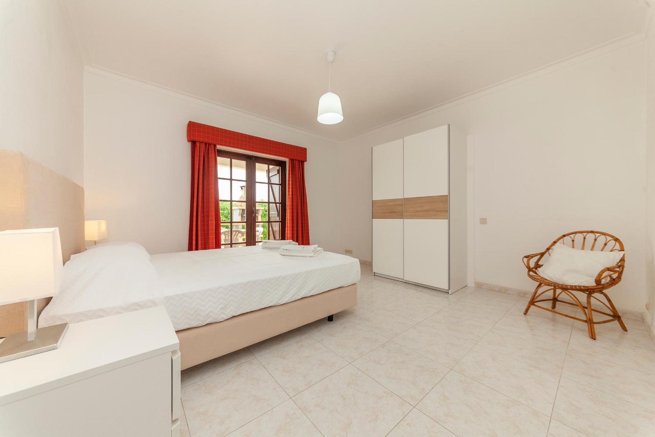 Double Room with Shared Bathroom photo 3