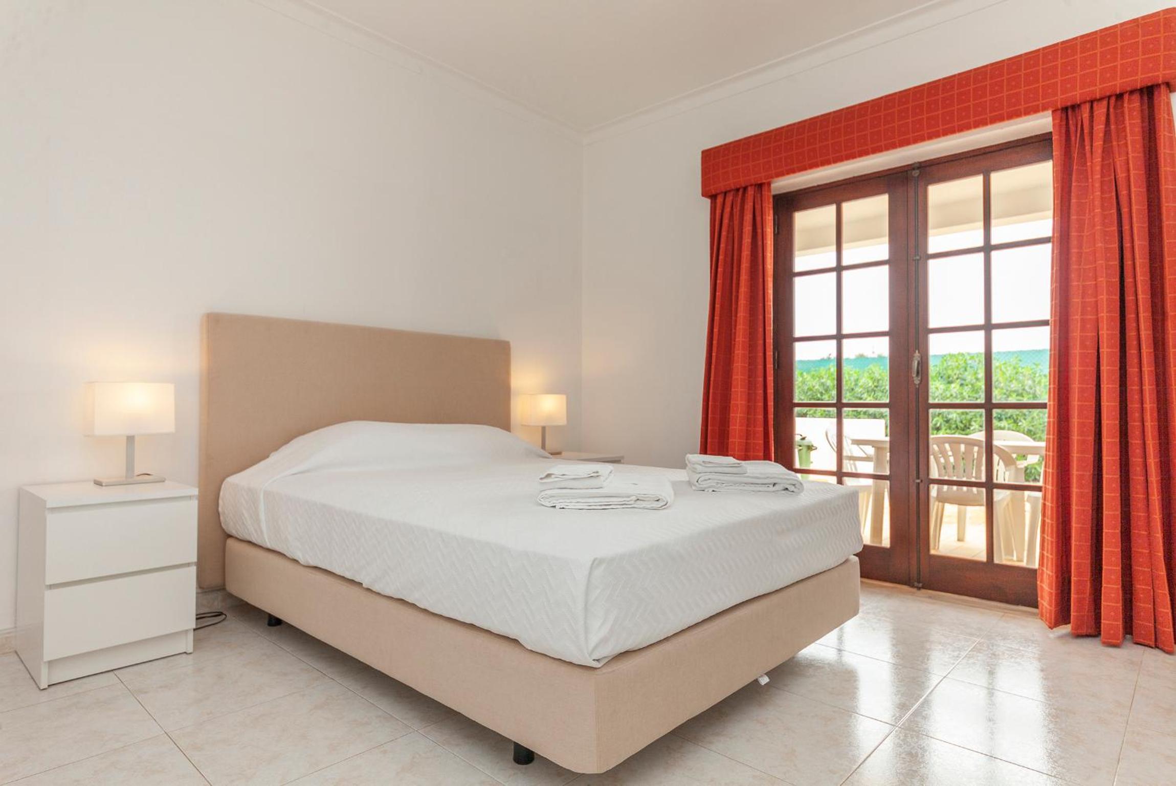 Double Room with Shared Bathroom photo 2