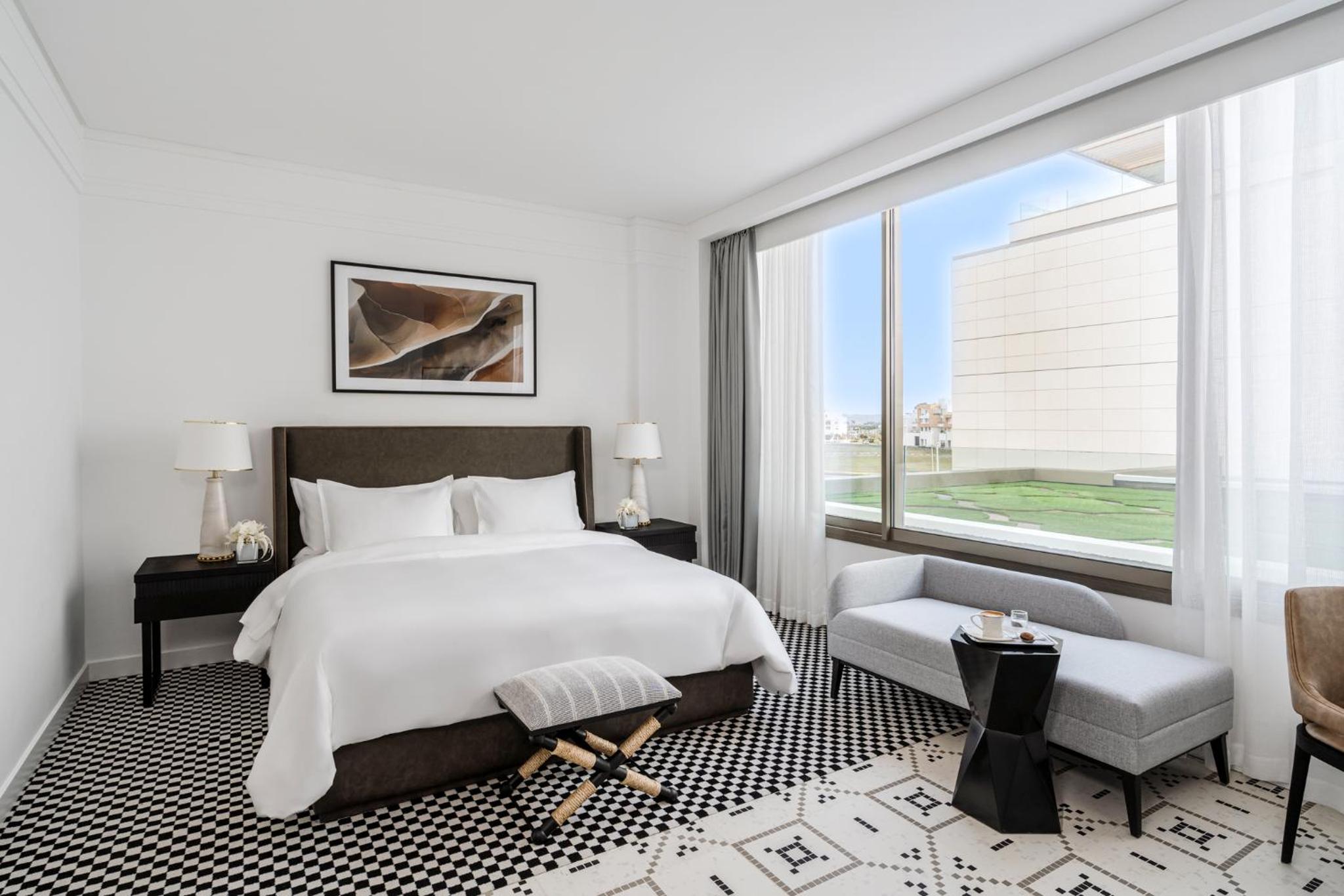 Fairmont Room with One King Bed - Photo 7