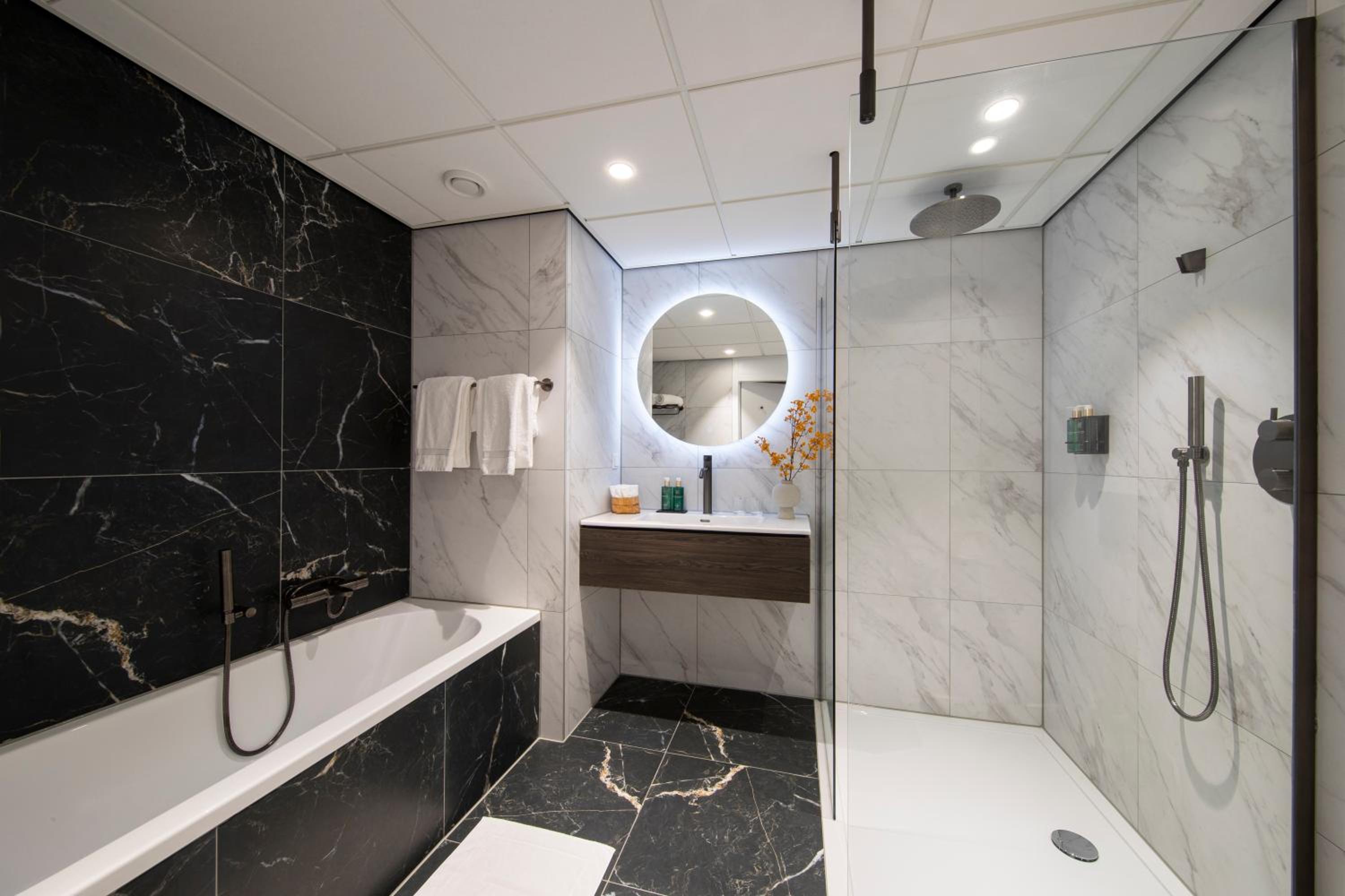 Superior Double or Twin Room with Balcony - Photo 7