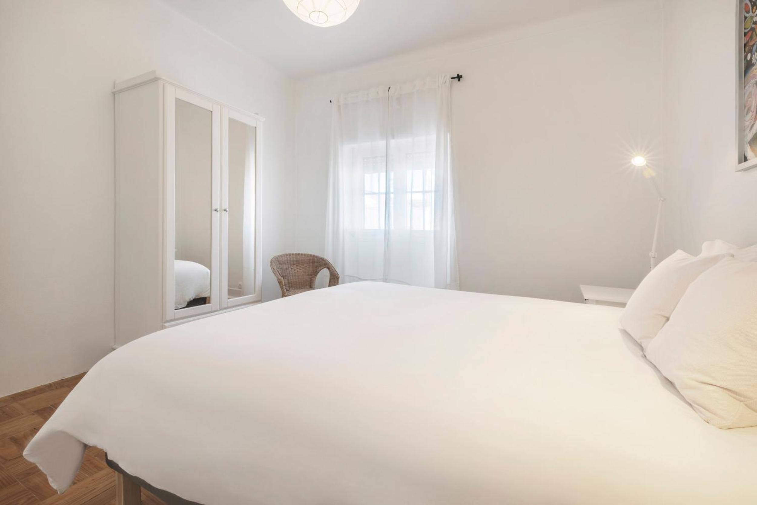 Two-Bedroom Apartment - Photo 2