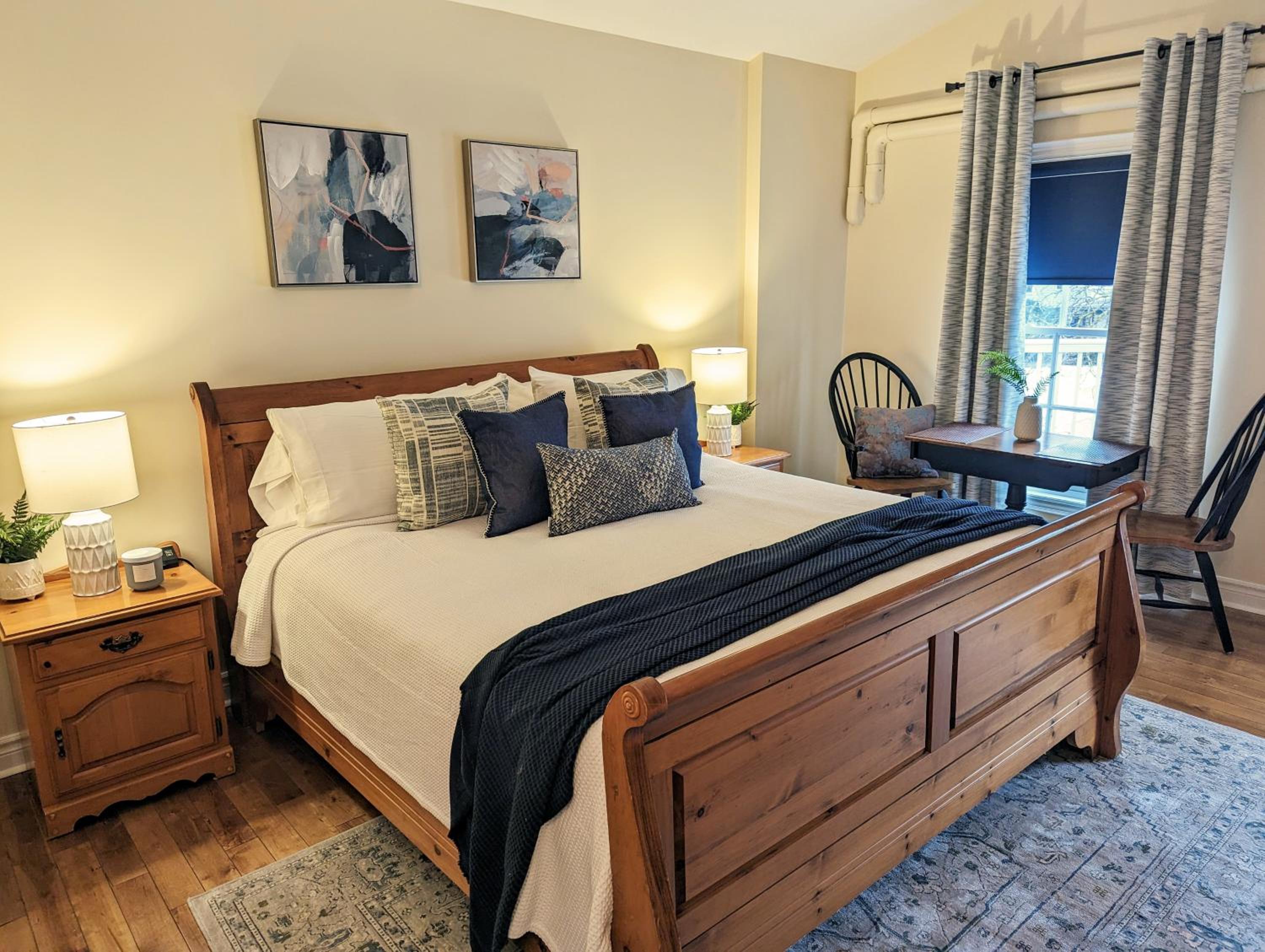 King Suite with Balcony photo 2