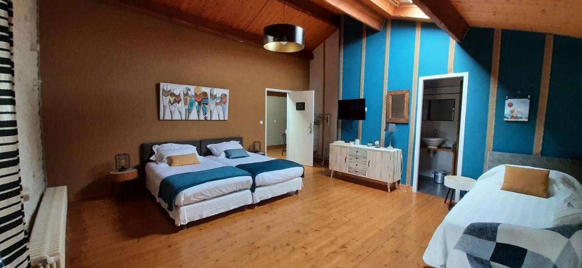 Superior Triple Room photo 2