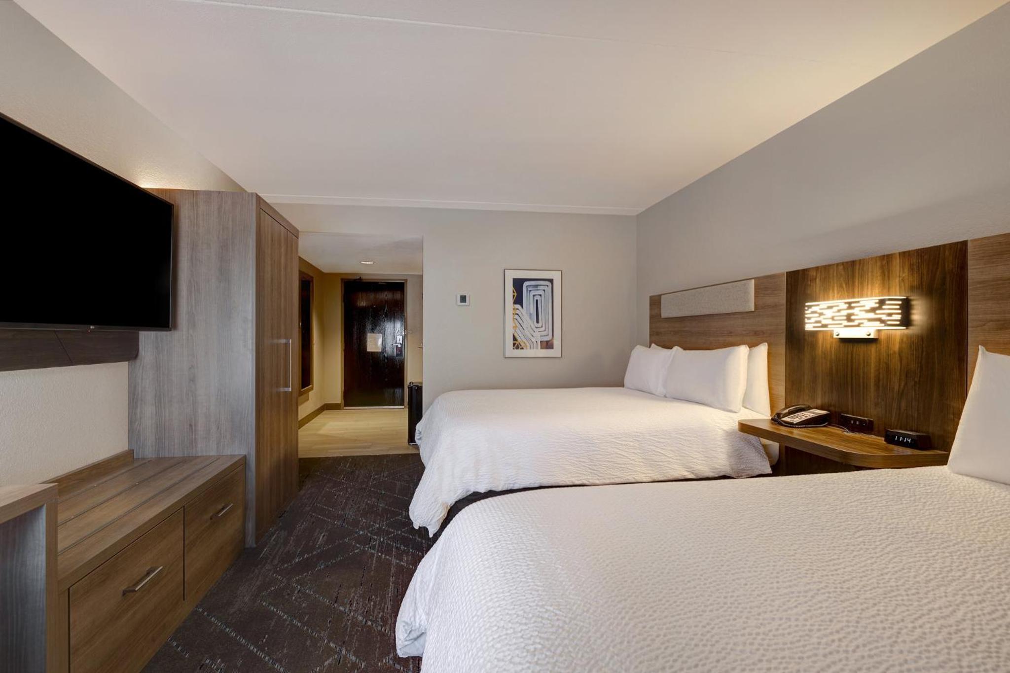 Standard Room with Two Queen Beds - Photo 1