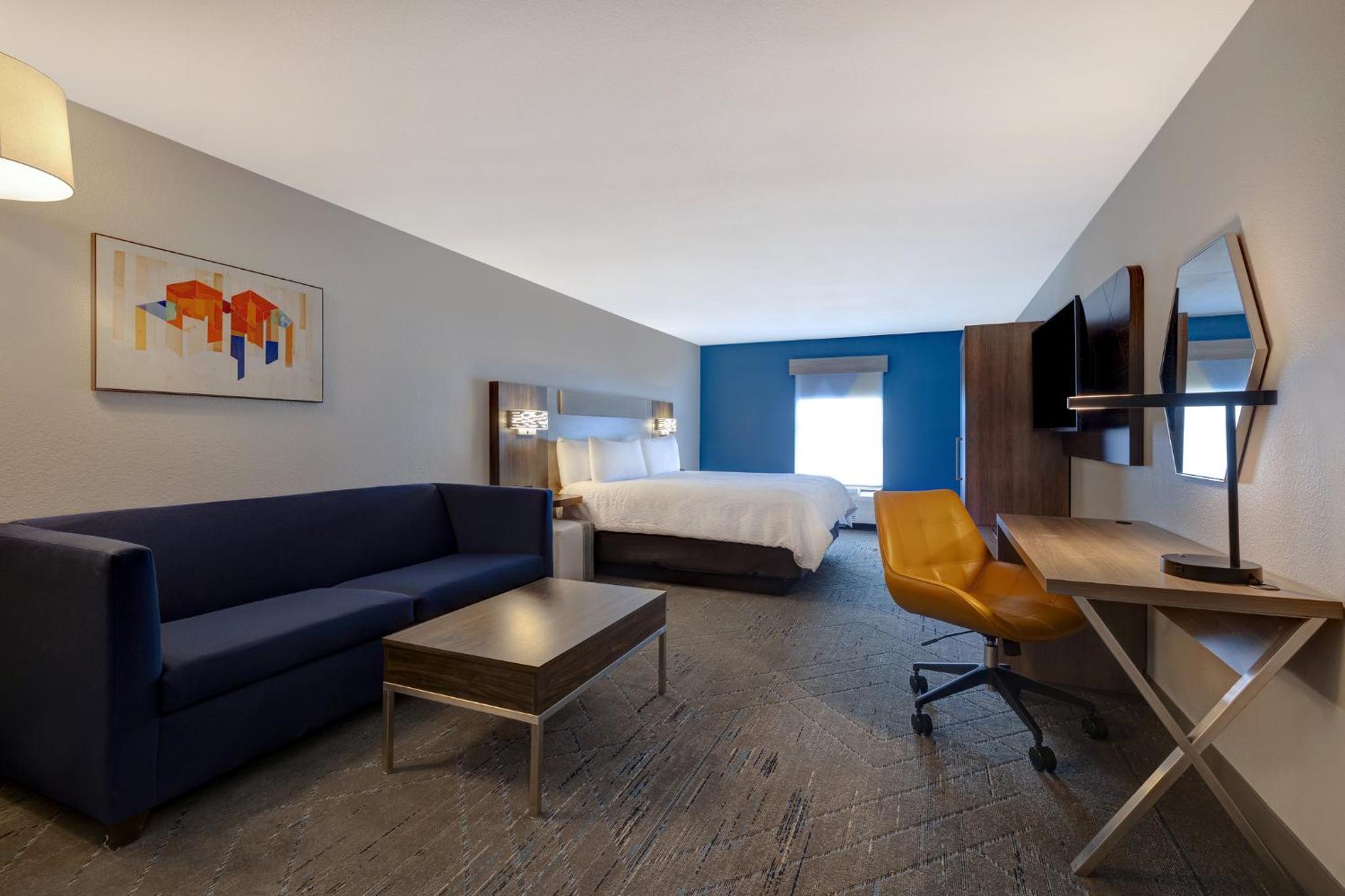 King Suite - Non-Smoking - Photo 1