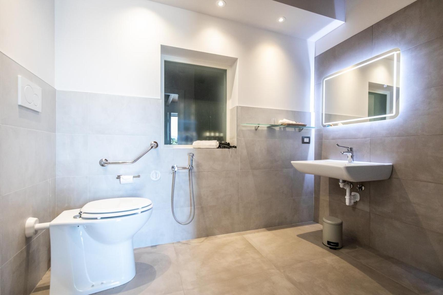 Superior Double or Twin Room - Disability Access photo 2