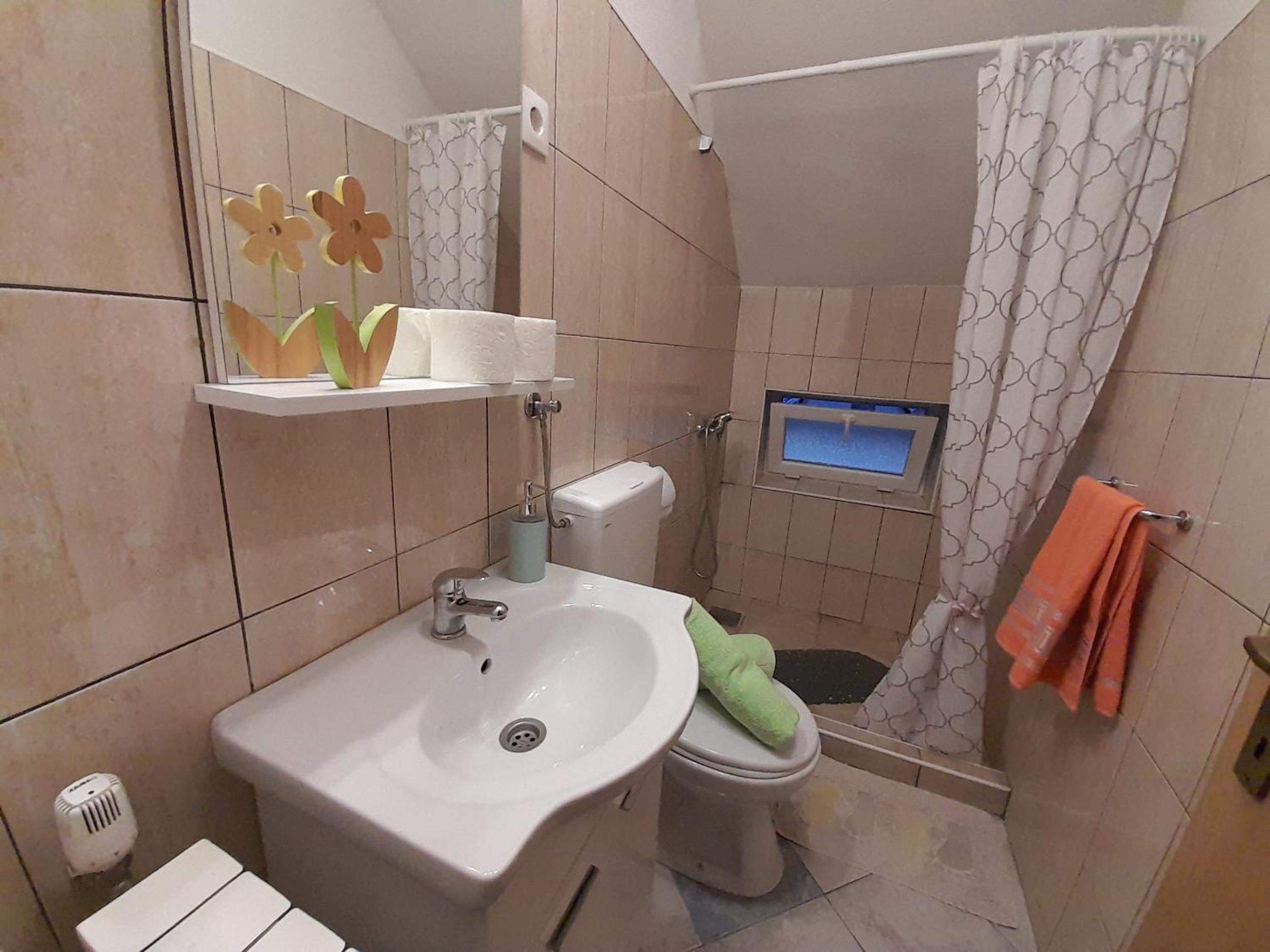 Twin Room with Private External Bathroom photo 3