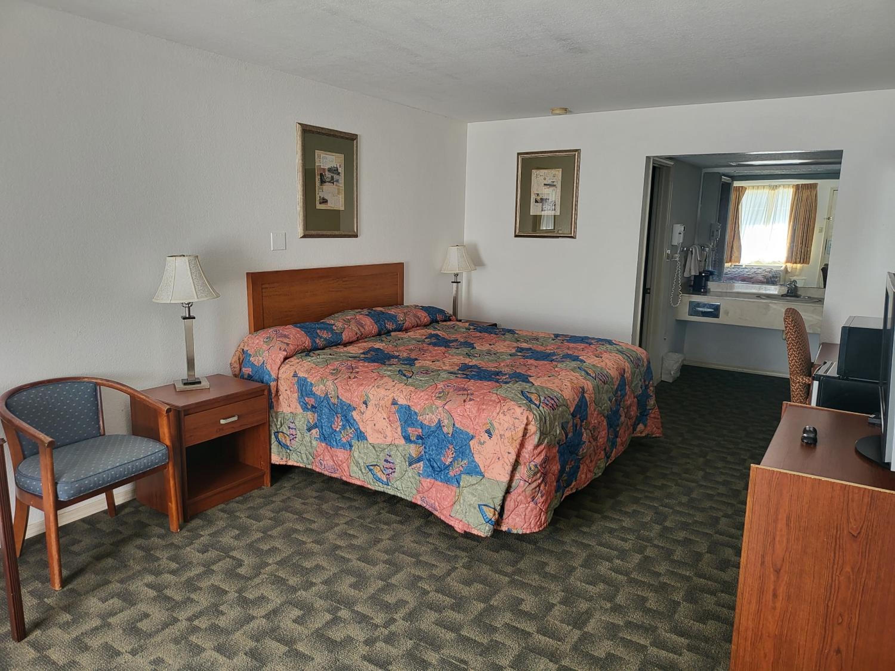 Standard King Room - Photo 3