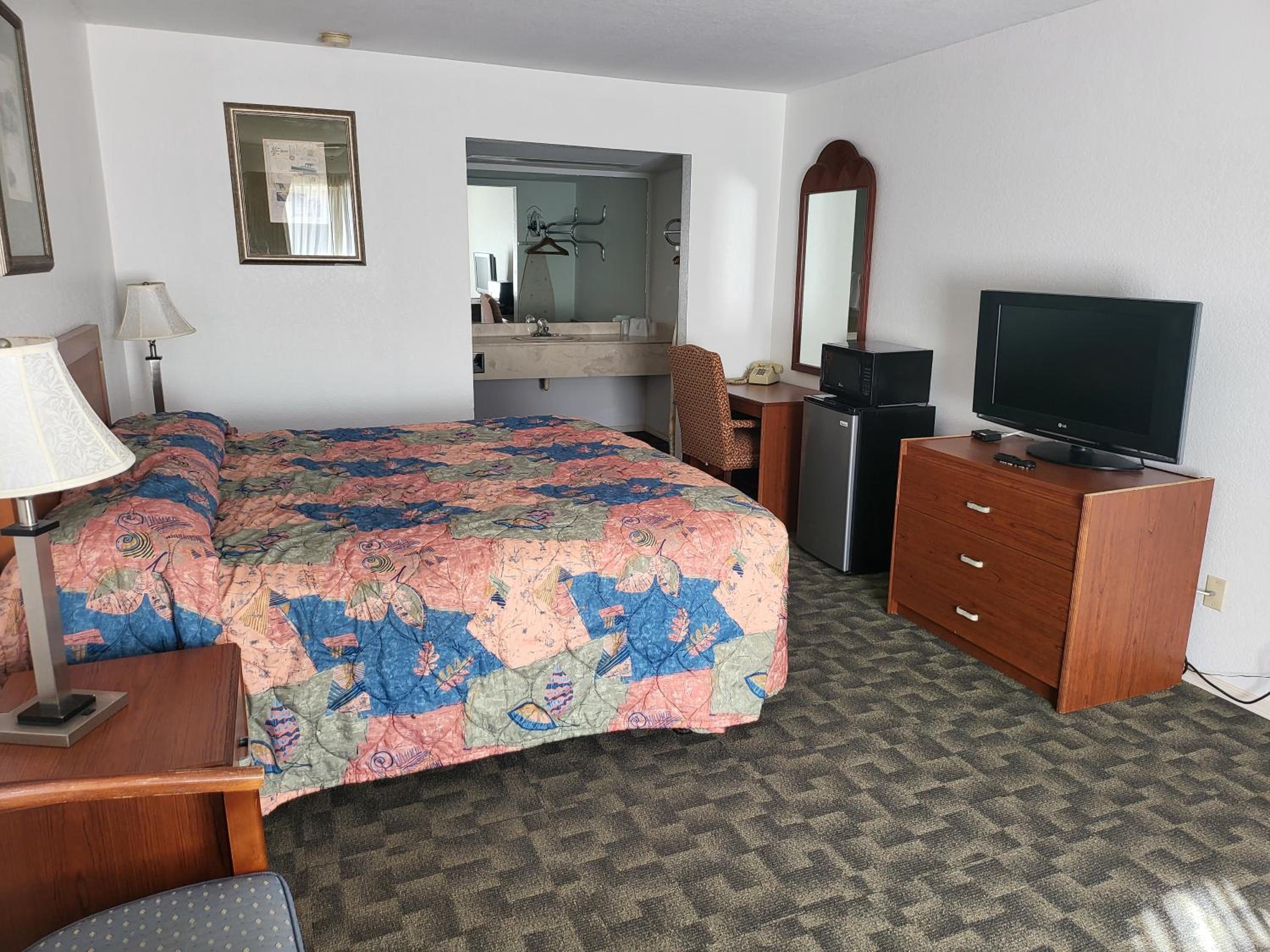 Standard King Room - Photo 4