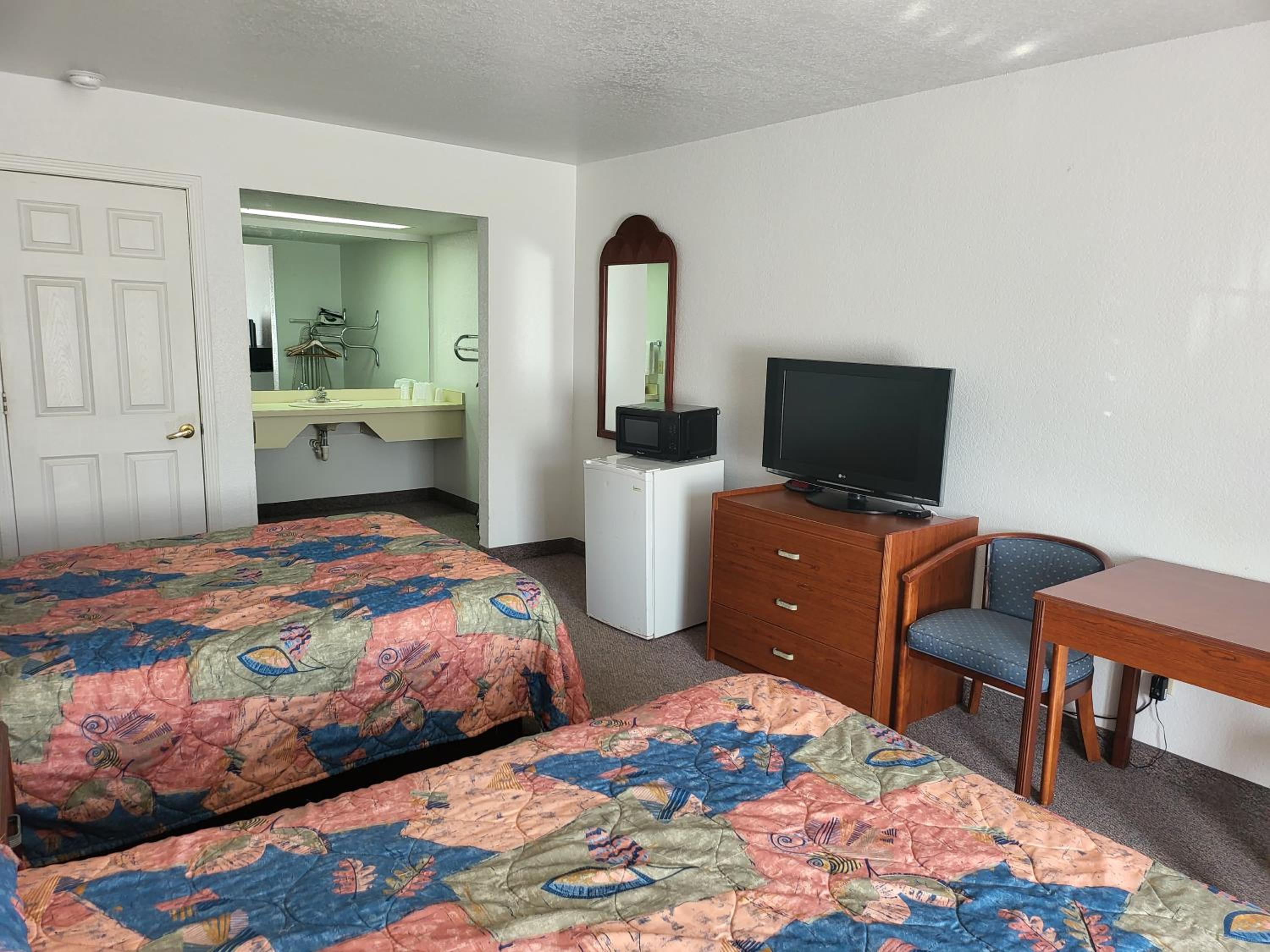 Standard Queen Room - Photo 5