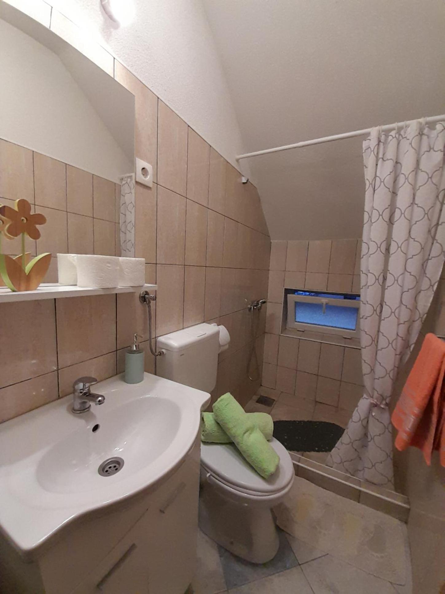 Twin Room with Private External Bathroom photo 2