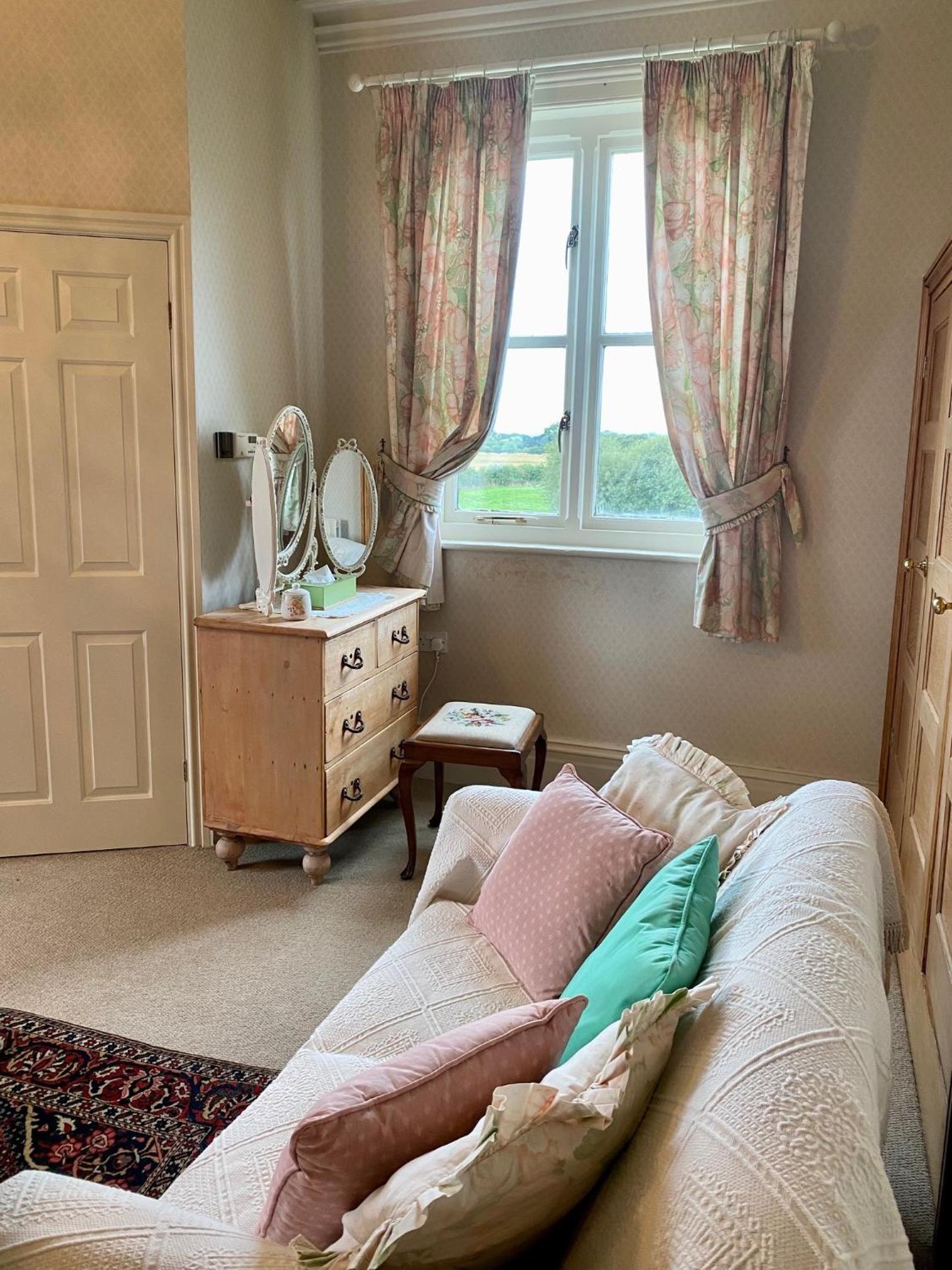King Room with Garden View photo 2