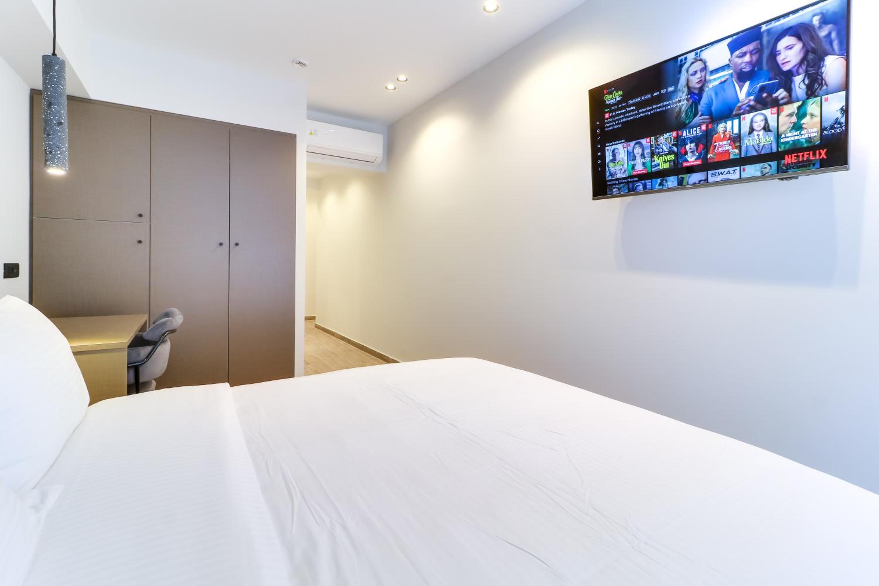 Standard Queen Room