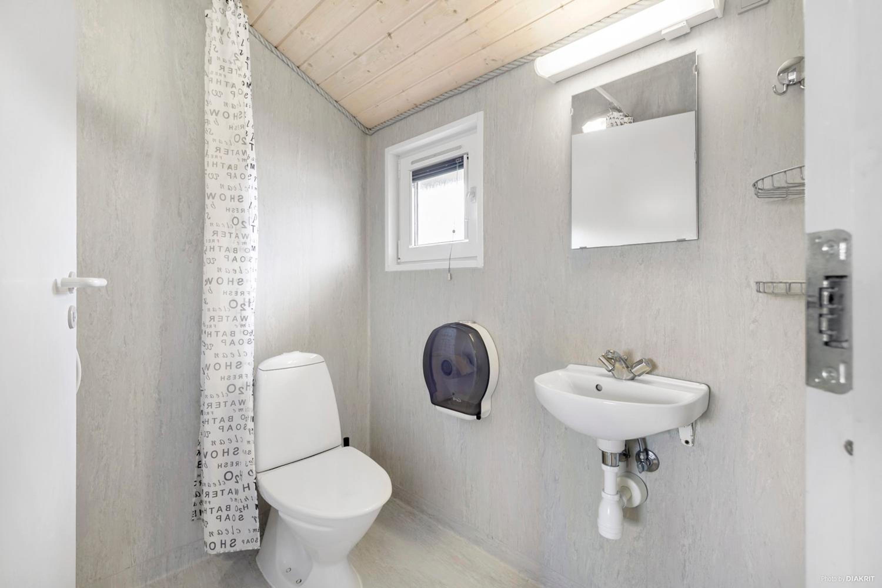 Two-Bedroom Cottage with Private Bathroom photo 3