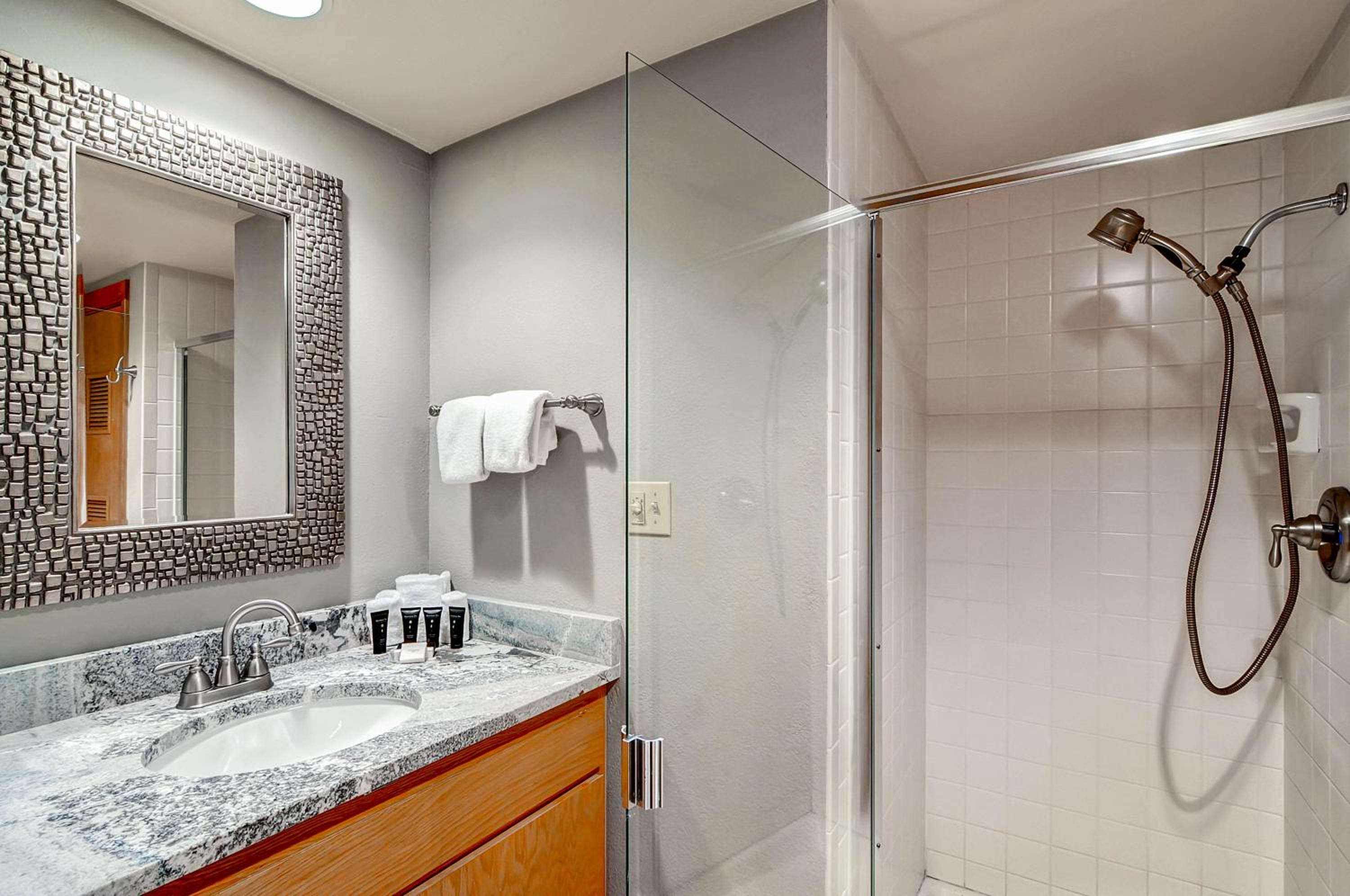 One-Bedroom Apartment - Photo 8
