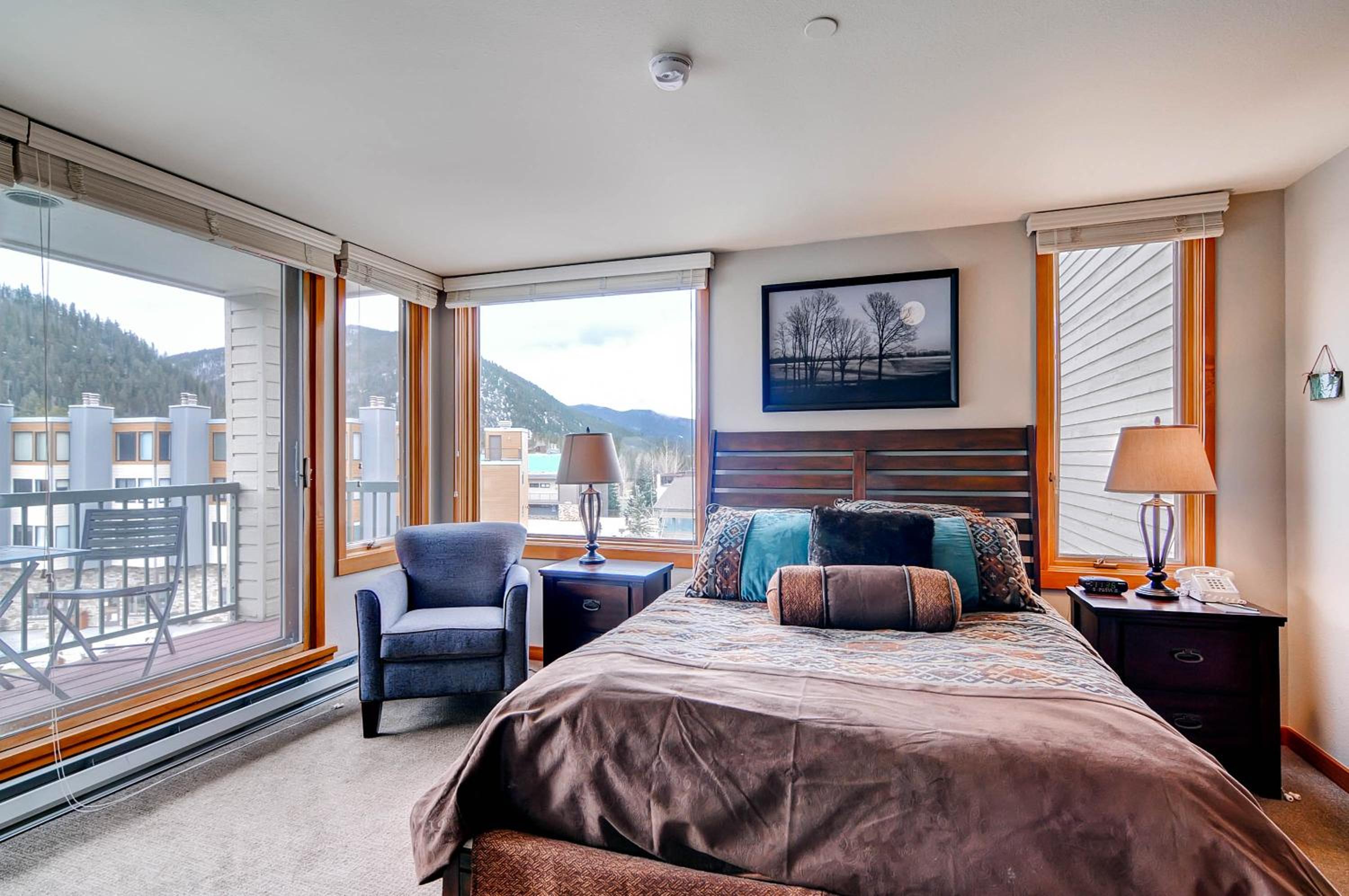 One-Bedroom Apartment - Photo 1